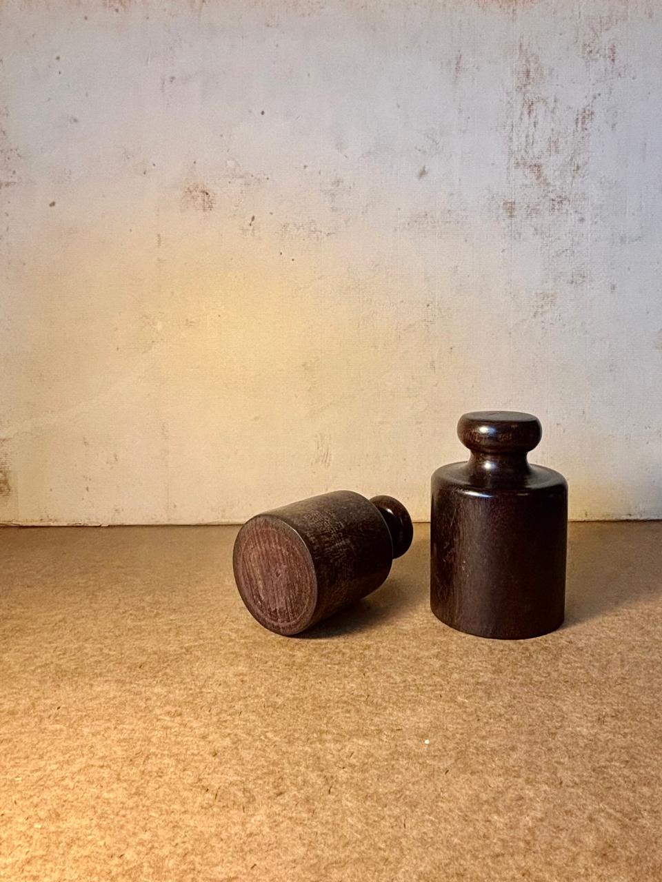 Dupla de esculturas torneadas em jacarandá (DMCPS_089)