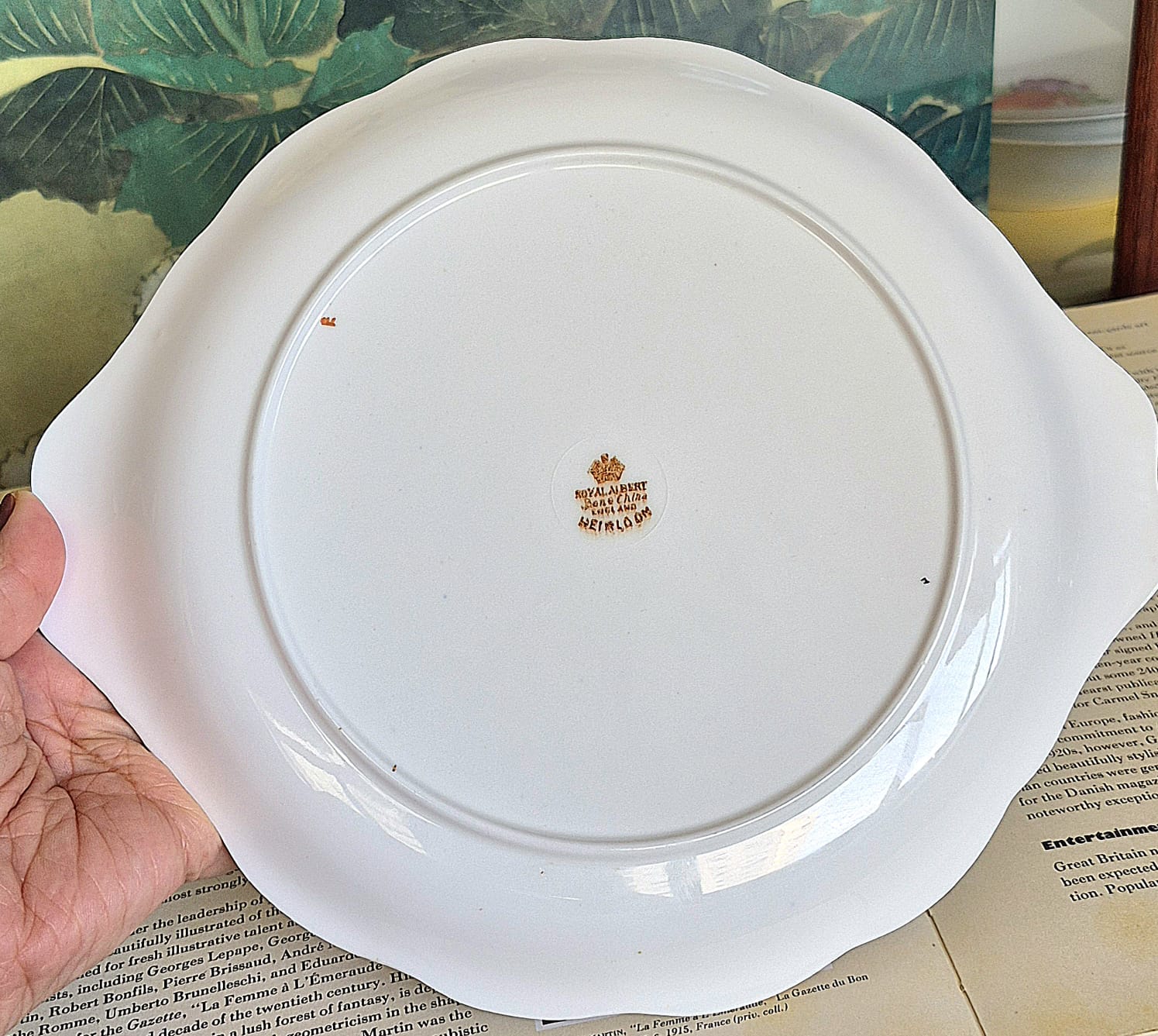  Prato para servir bolo ou doces em porcelana inglesa Fine Bone China Royal Albert,  padrão Heirloom.