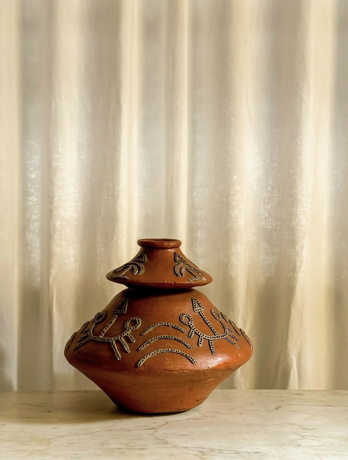 Vaso em cerâmica inspirado na cultura pré colombiana , Val Andrade