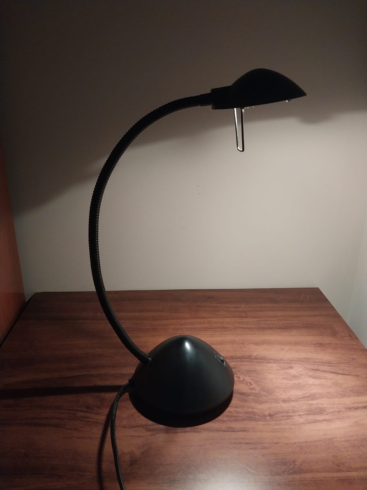 Luminária Design preta Anos 90