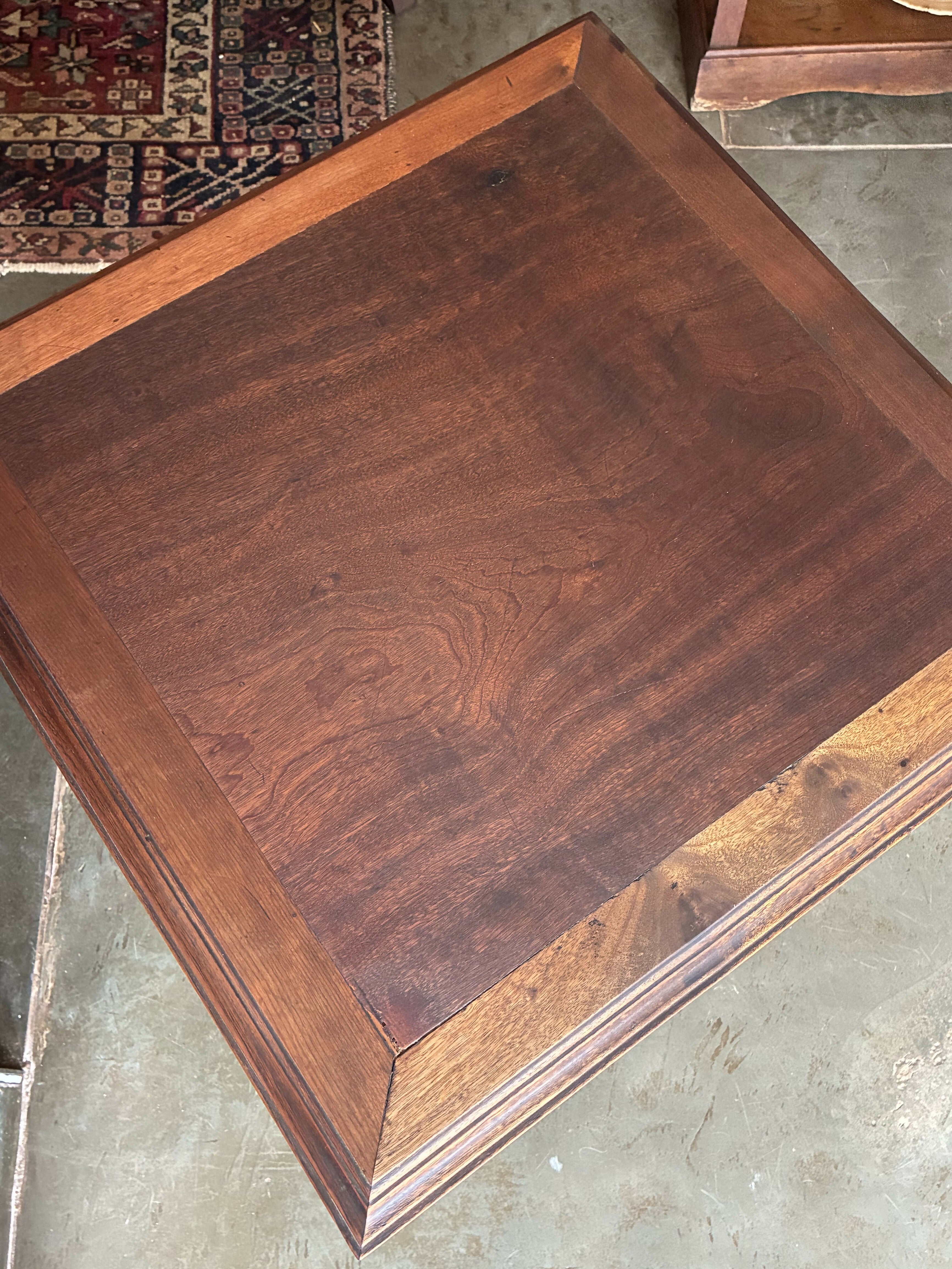 PAR DE MESINHAS DE CANTO