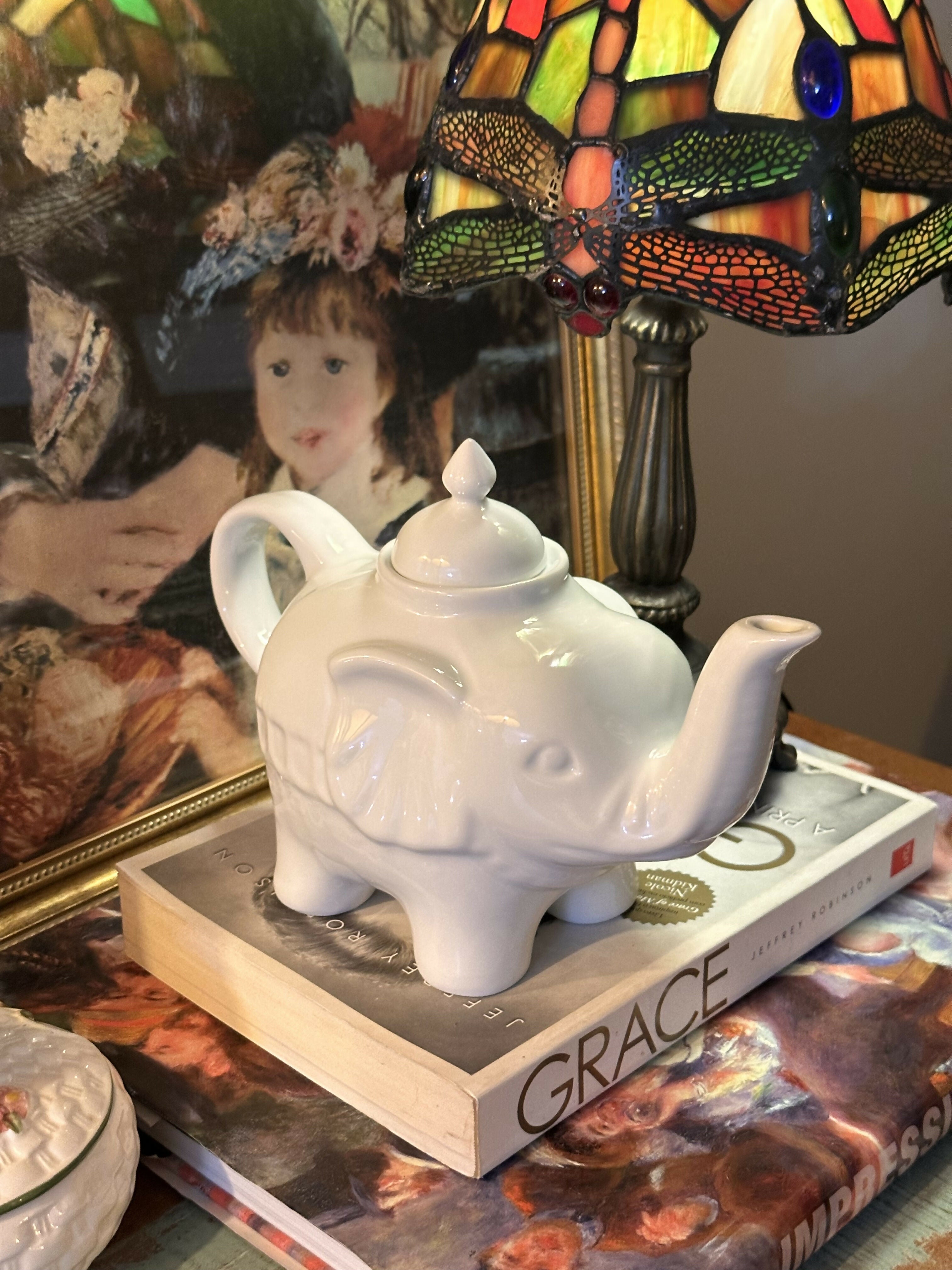 Bule lindeza de chá - com belo elefante em porcelana- Le Cordon Blue