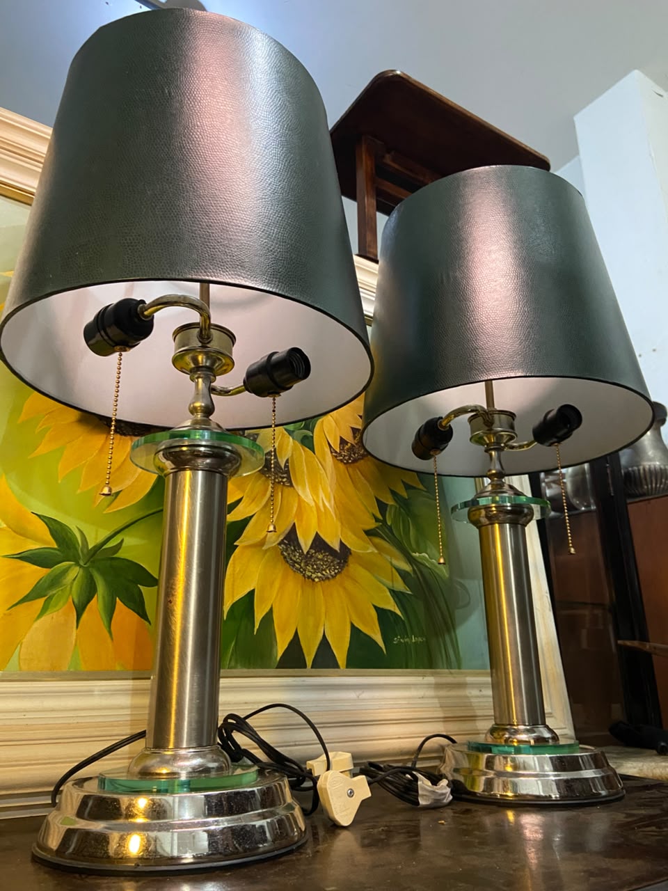 Par de Abajures Vintage com cúpula verde escura - Sistema Duplo de Correntes