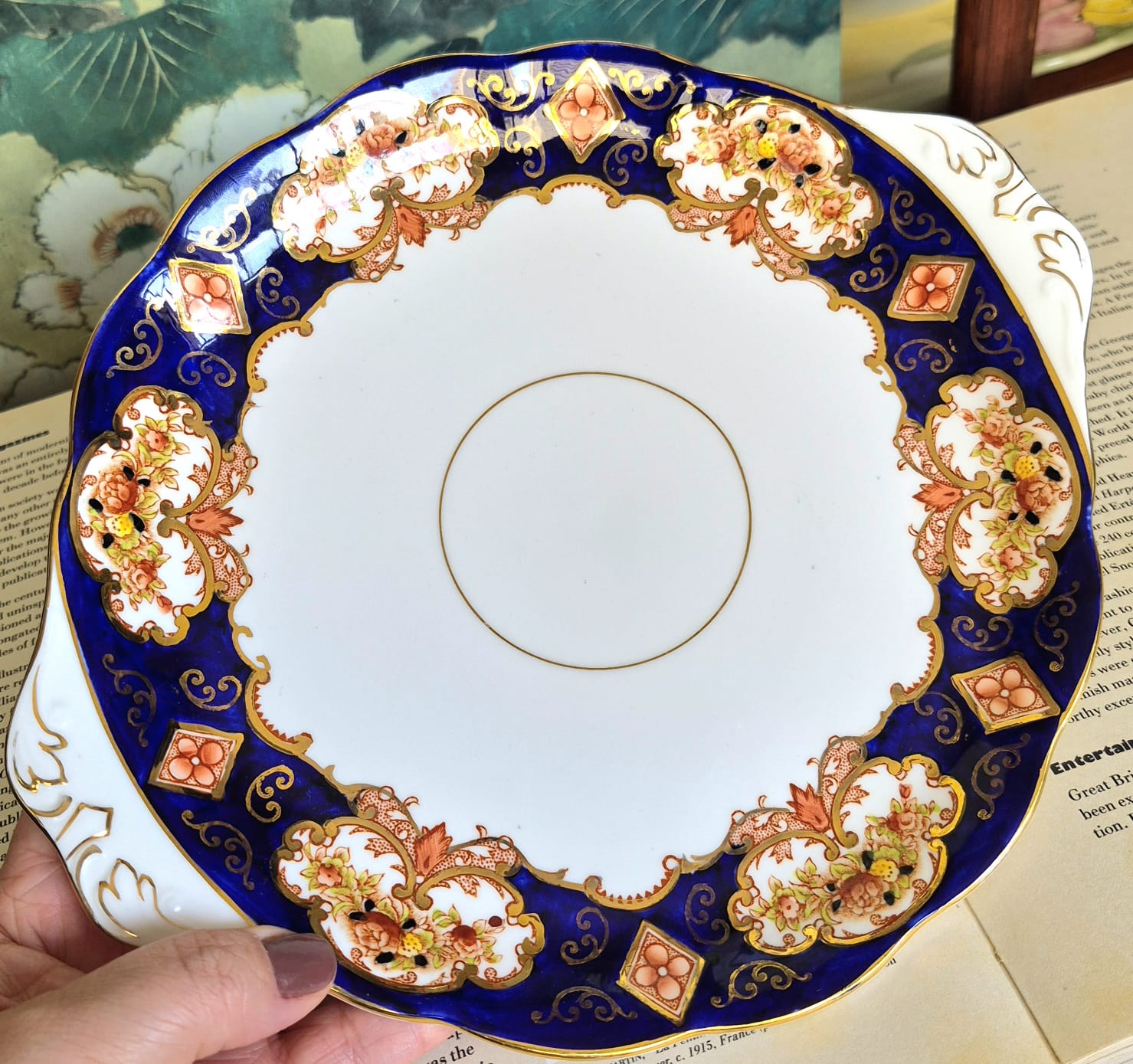  Prato para servir bolo ou doces em porcelana inglesa Fine Bone China Royal Albert,  padrão Heirloom.