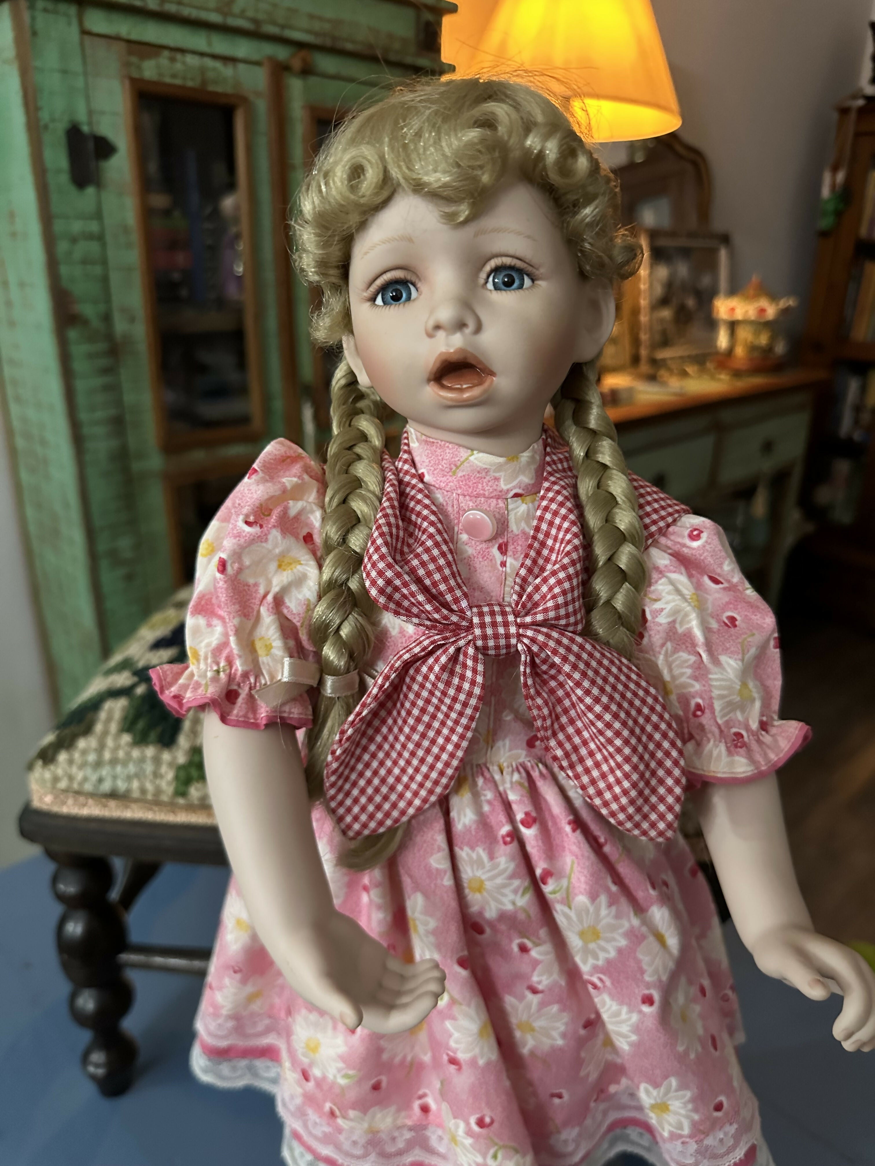 GLORIA LIVY - PORCELANA - GERMANY - Boneca alemã de coleção Cherry- Artisan