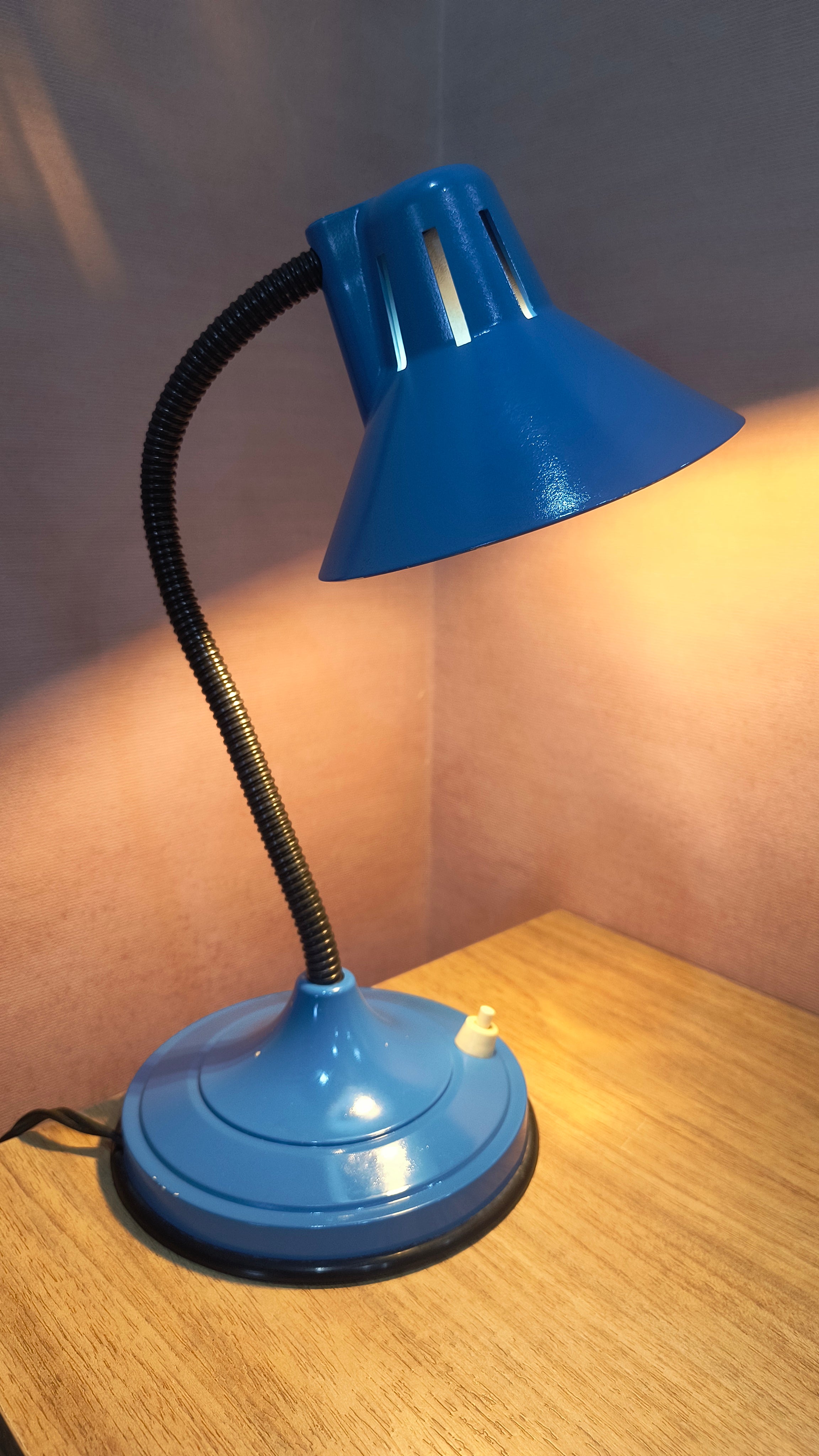 Luminária de mesa azul vintage da década de 70
