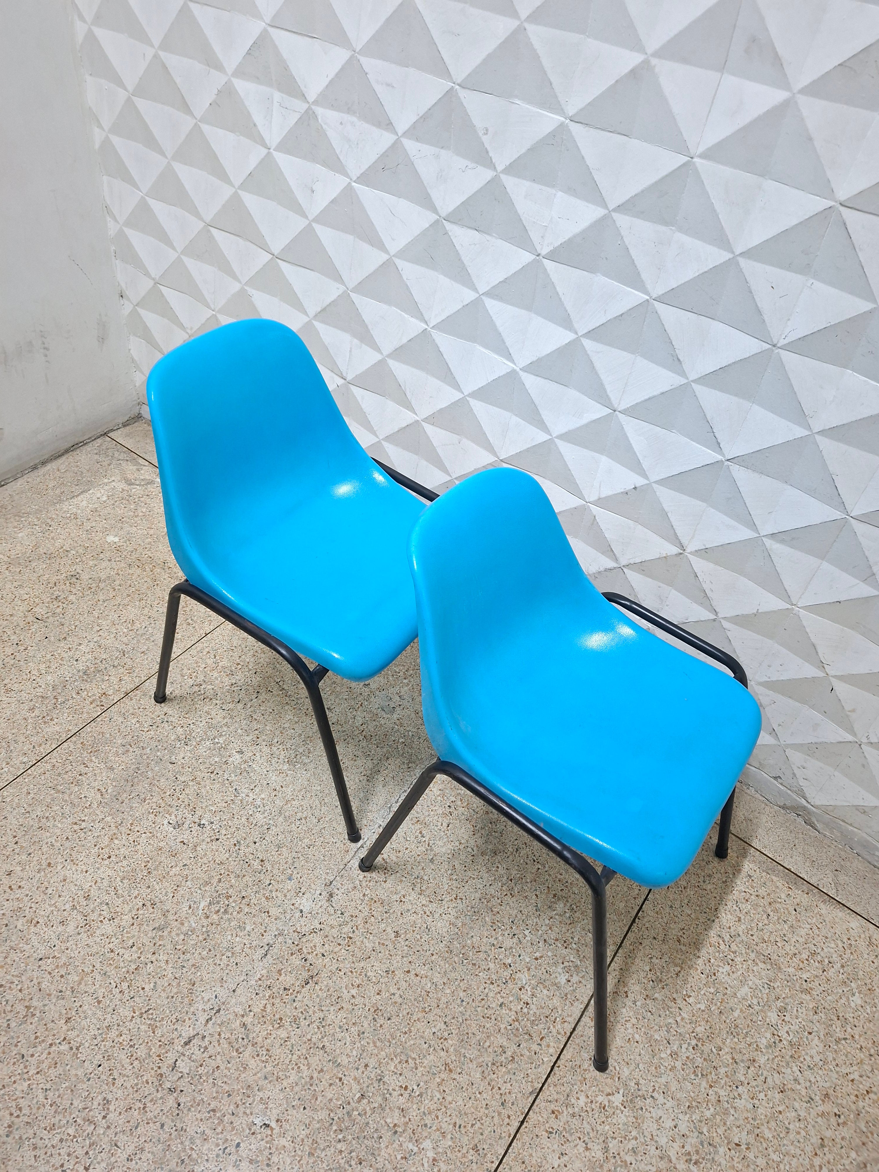 Par de Cadeiras Vintage da Moderna em tom azul