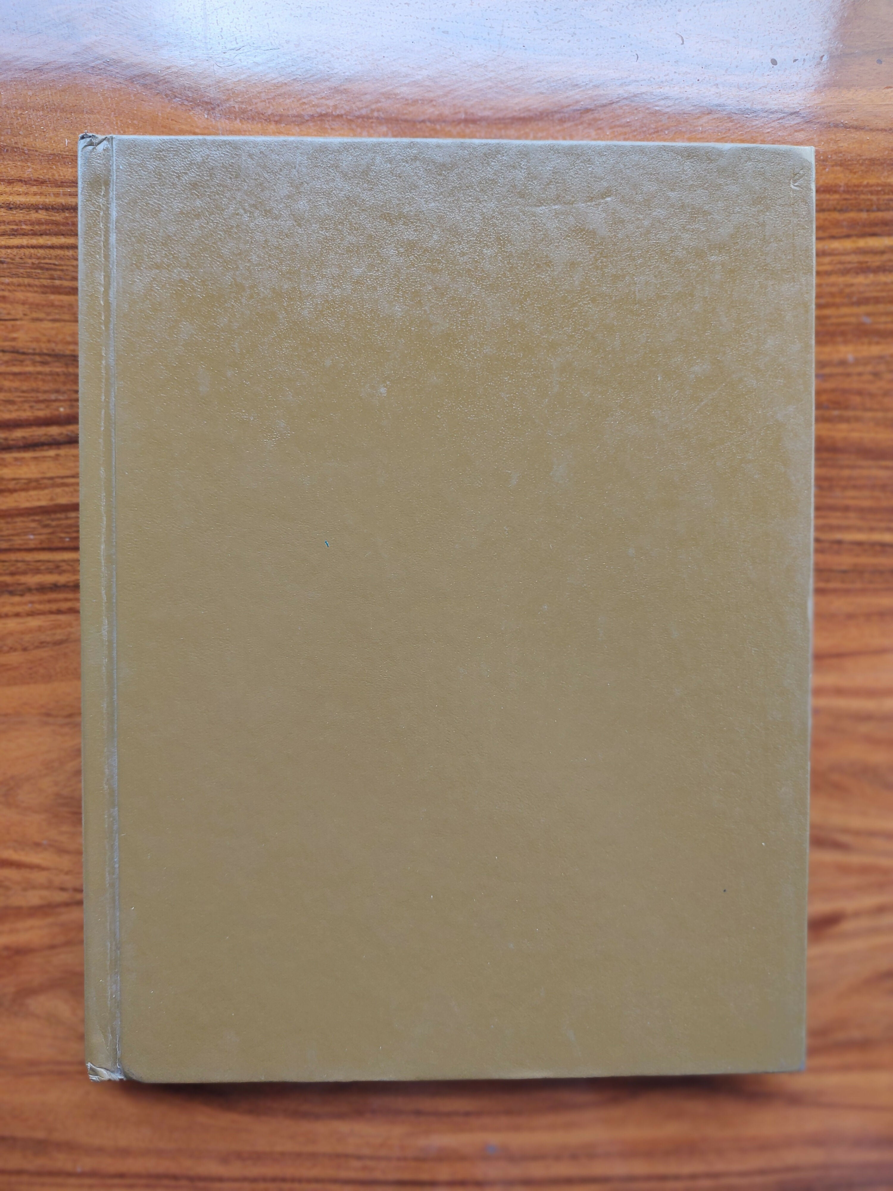 Livro Importado de Decoração "Architectural Digest - California Interiors" edição 1979