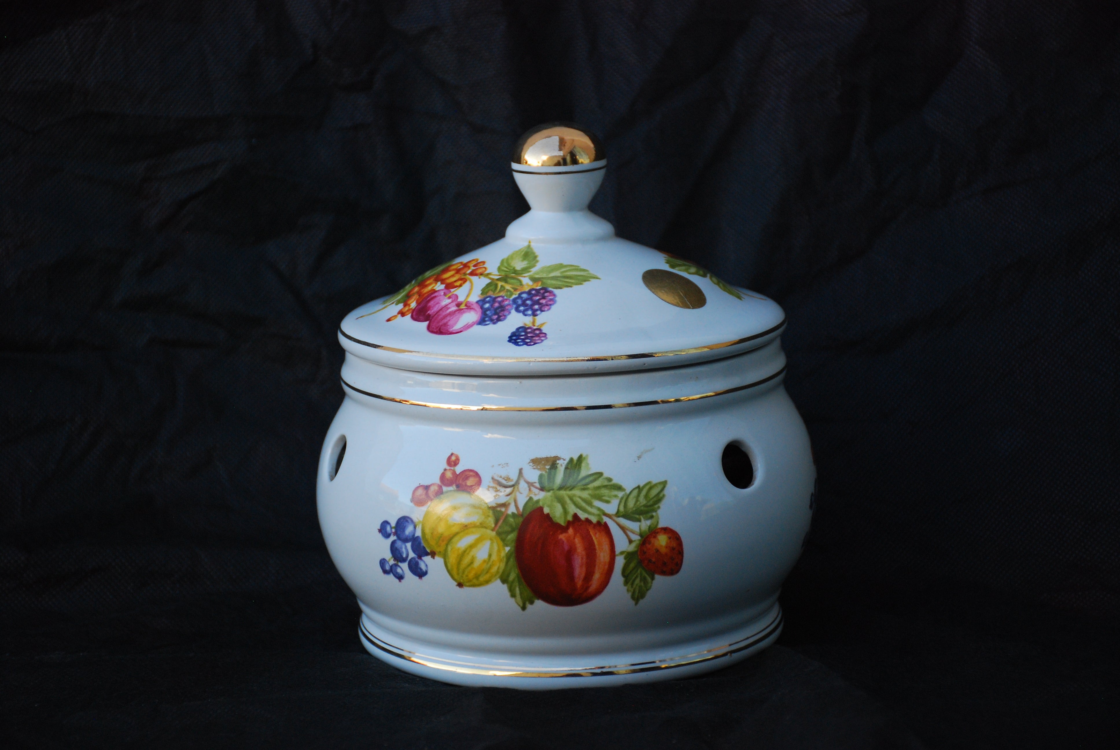 Potiche porta alho de porcelana portuguesa da linha frazarte classic,