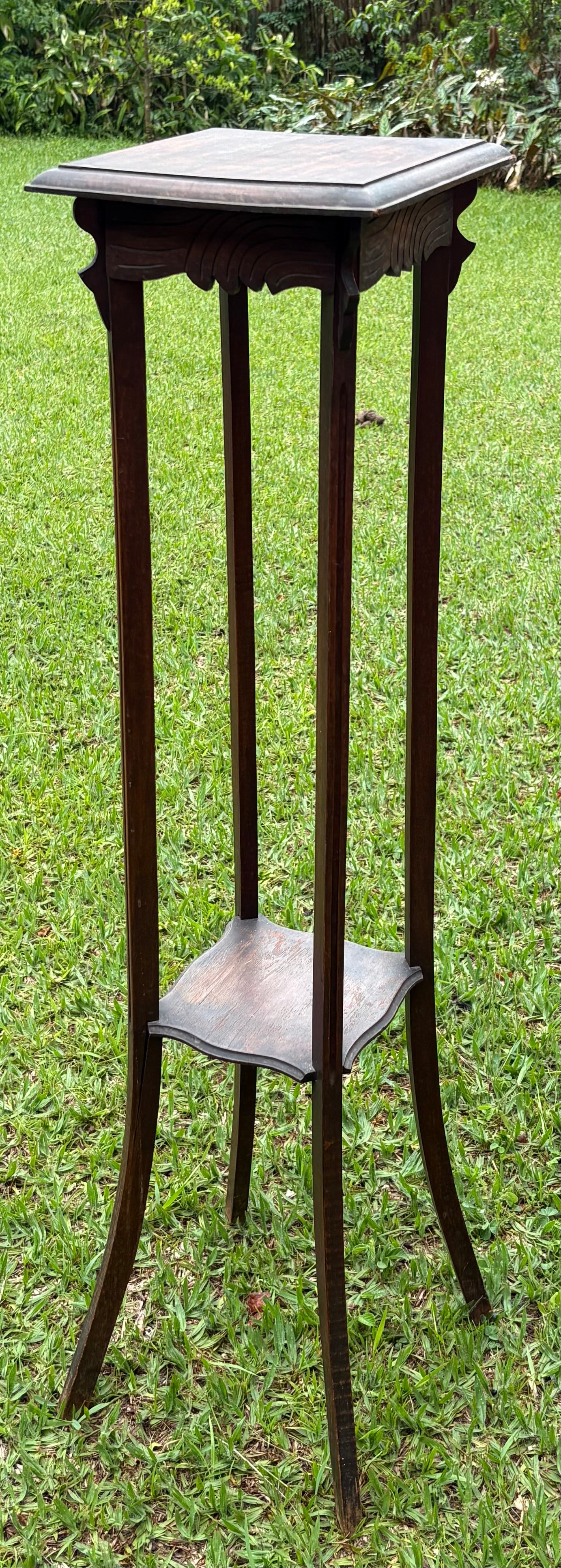 Suporte / Torre / Coluna para plantas em madeira com tampo quadrado 