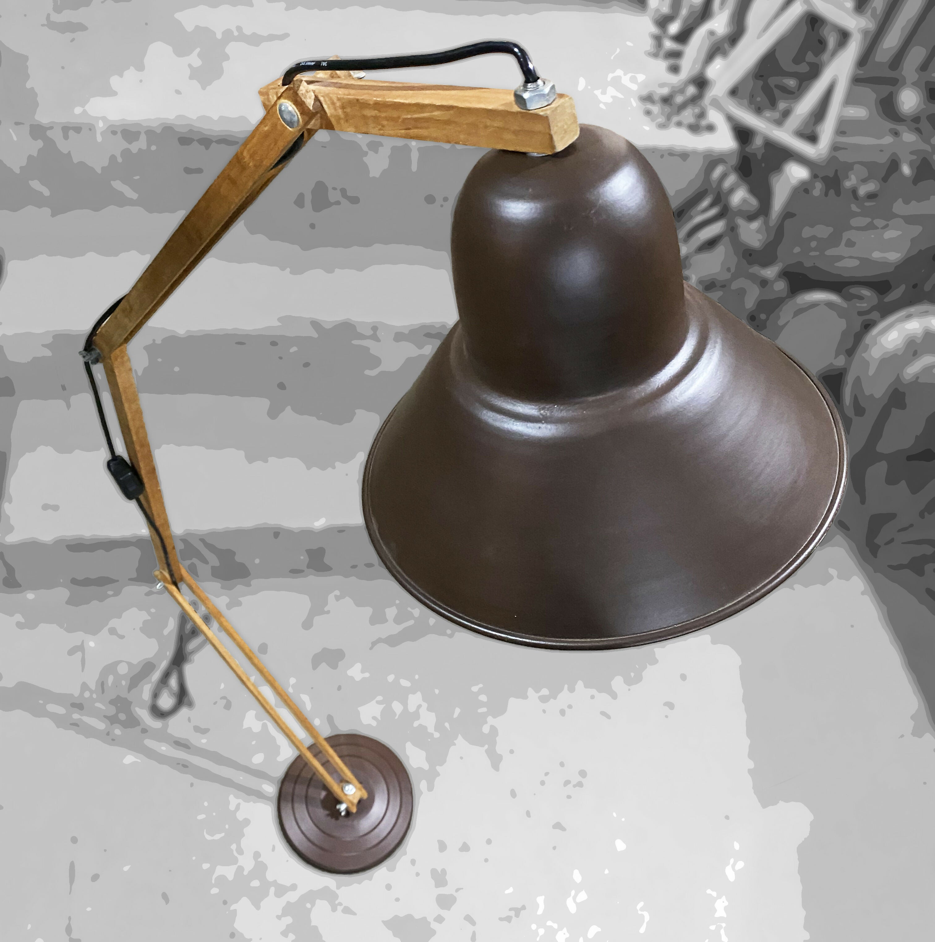 Luminária de chão customizada em metal marrom fosco