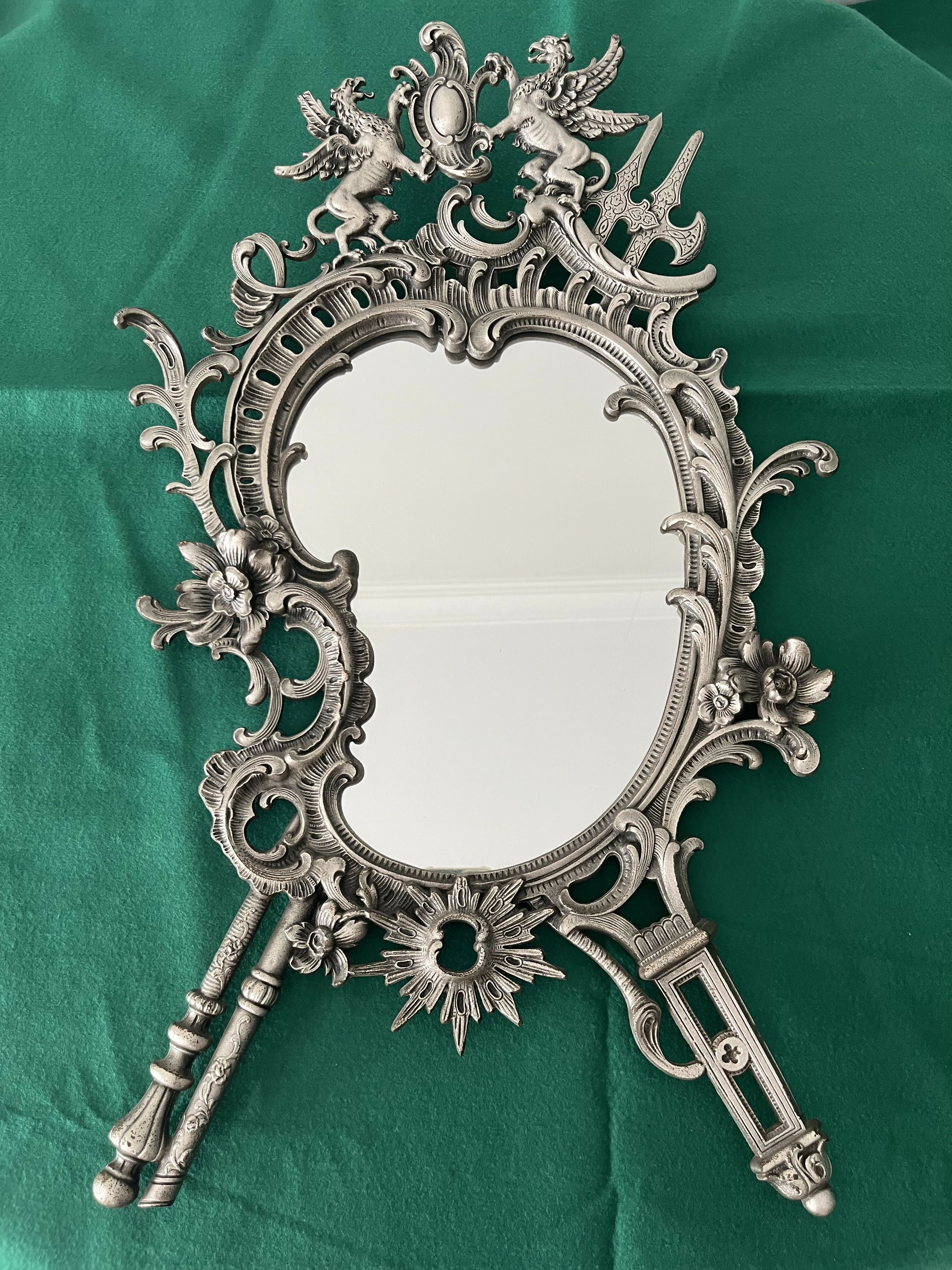 Espelho antigo em ferro fundido