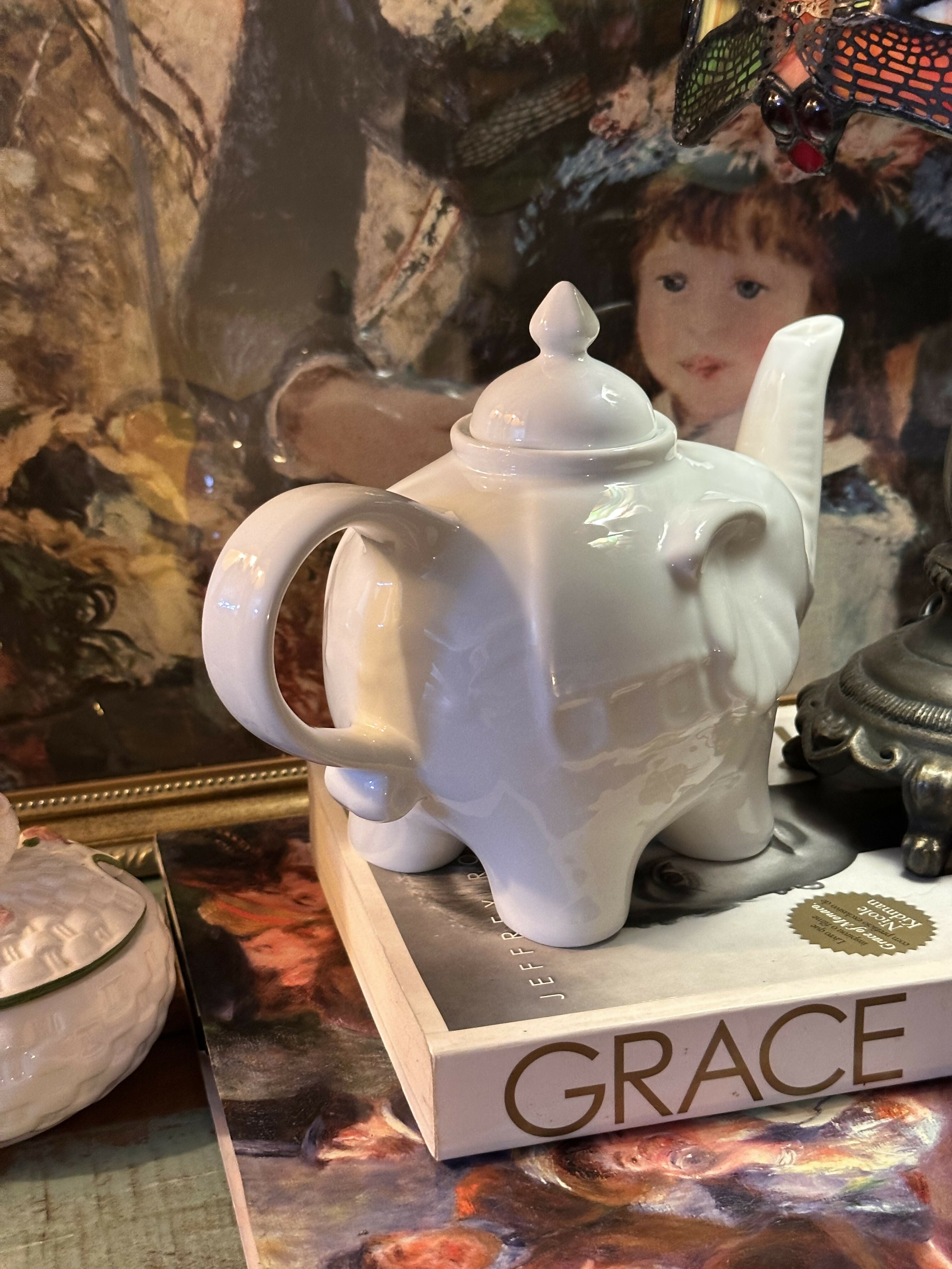 Bule lindeza de chá - com belo elefante em porcelana- Le Cordon Blue