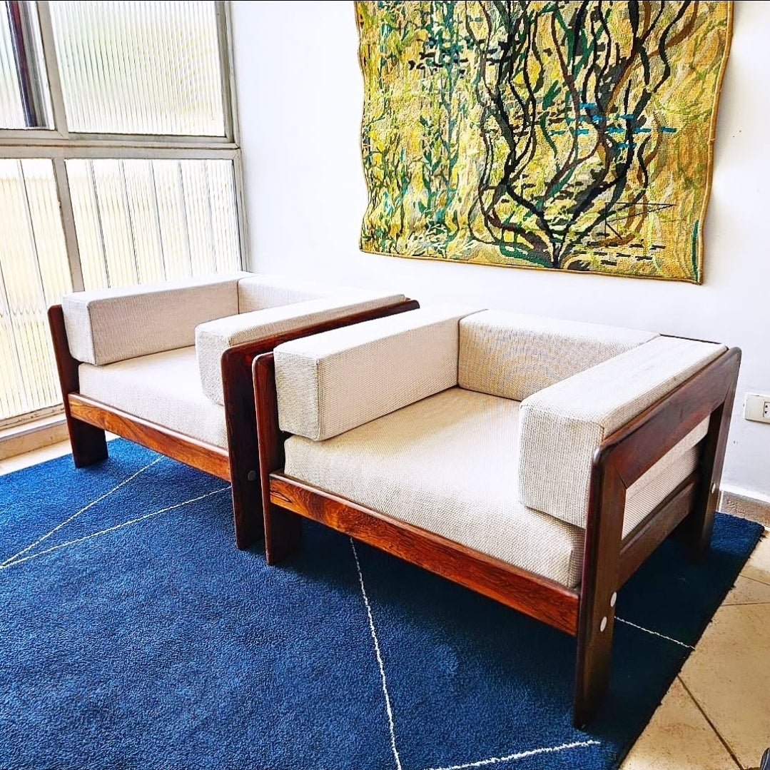 POLTRONAS QUADRADAS ANOS 60 EM JACARANDÁ MACIÇO E TECIDO BOUCLÉ