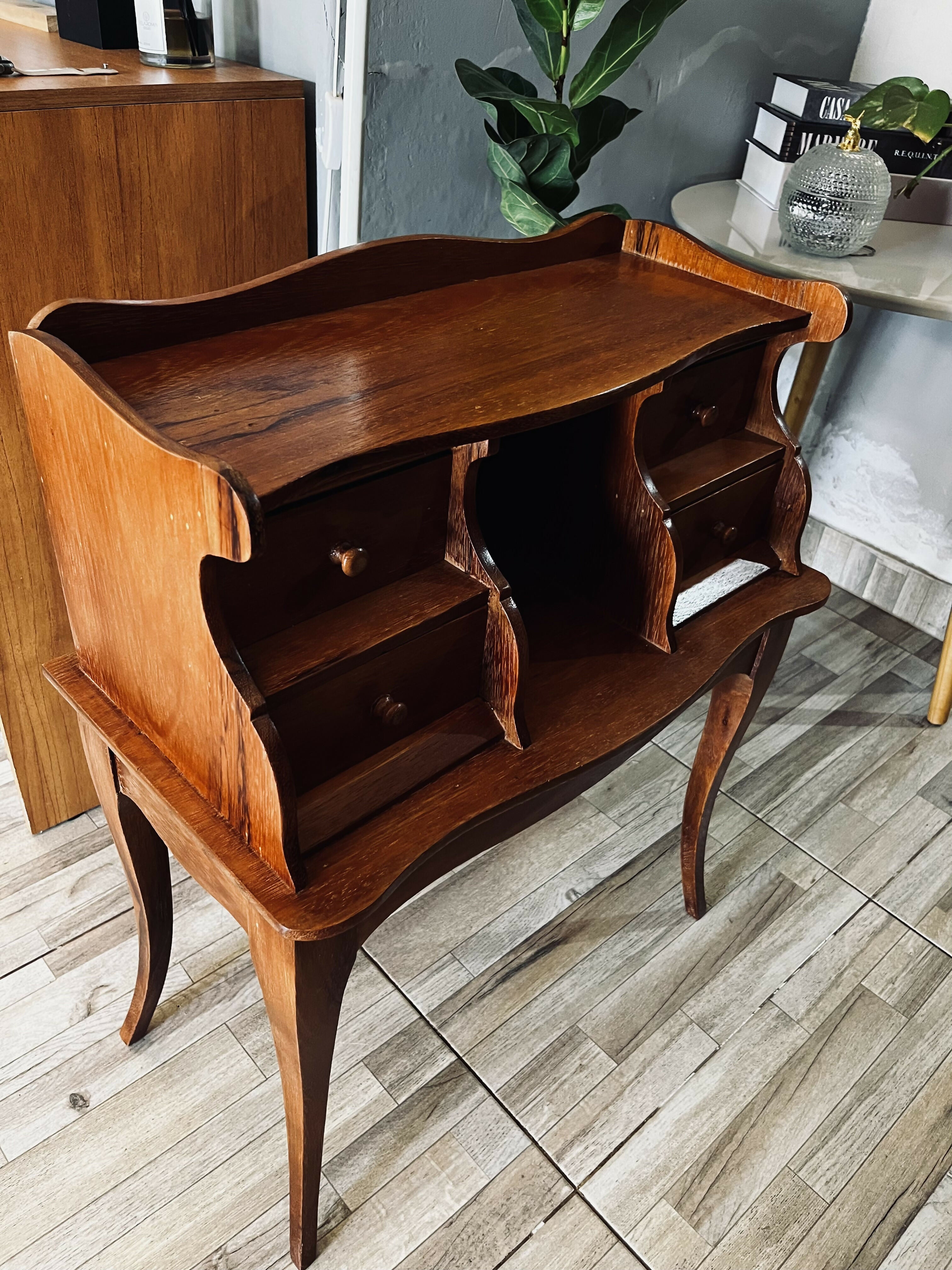 Mesinha de cabeceira em madeira anos 50 com 4 gavetas