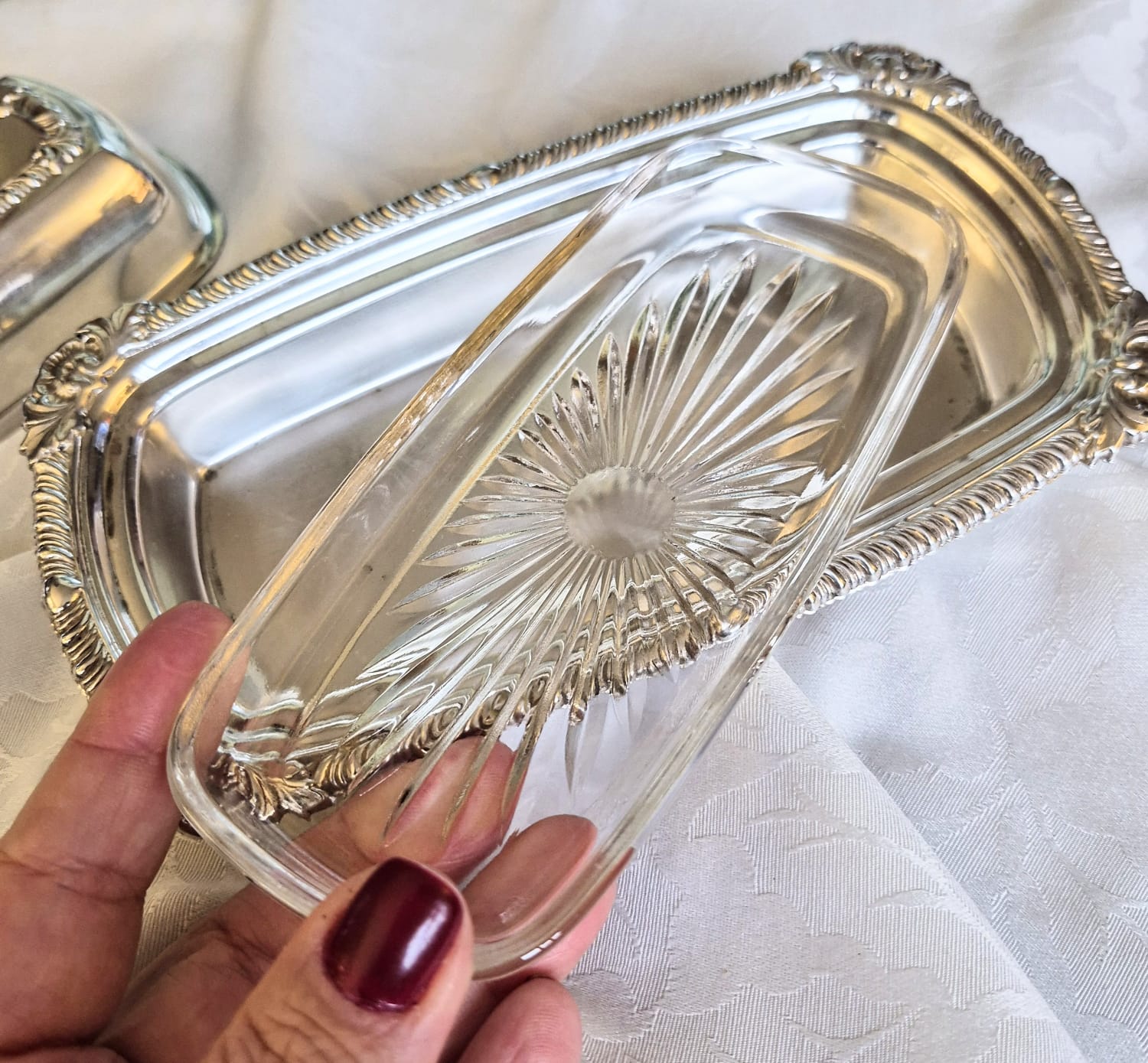 Manteigueira em metal espessurado à prata estadounidense Crosby (não marcada), com o demi cristal de dentro impecável!