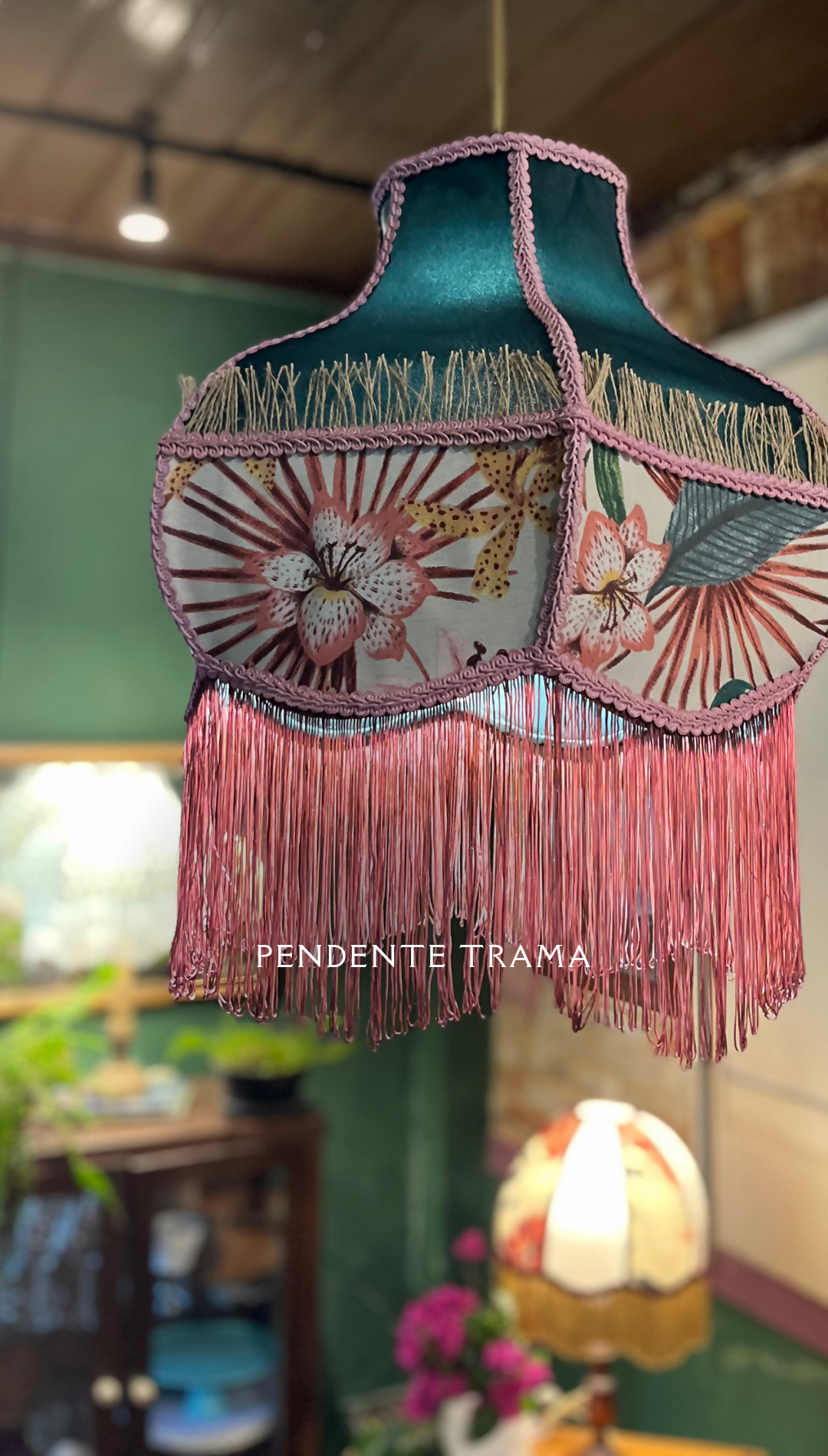 Luminária Pendente "Trama" com franjas