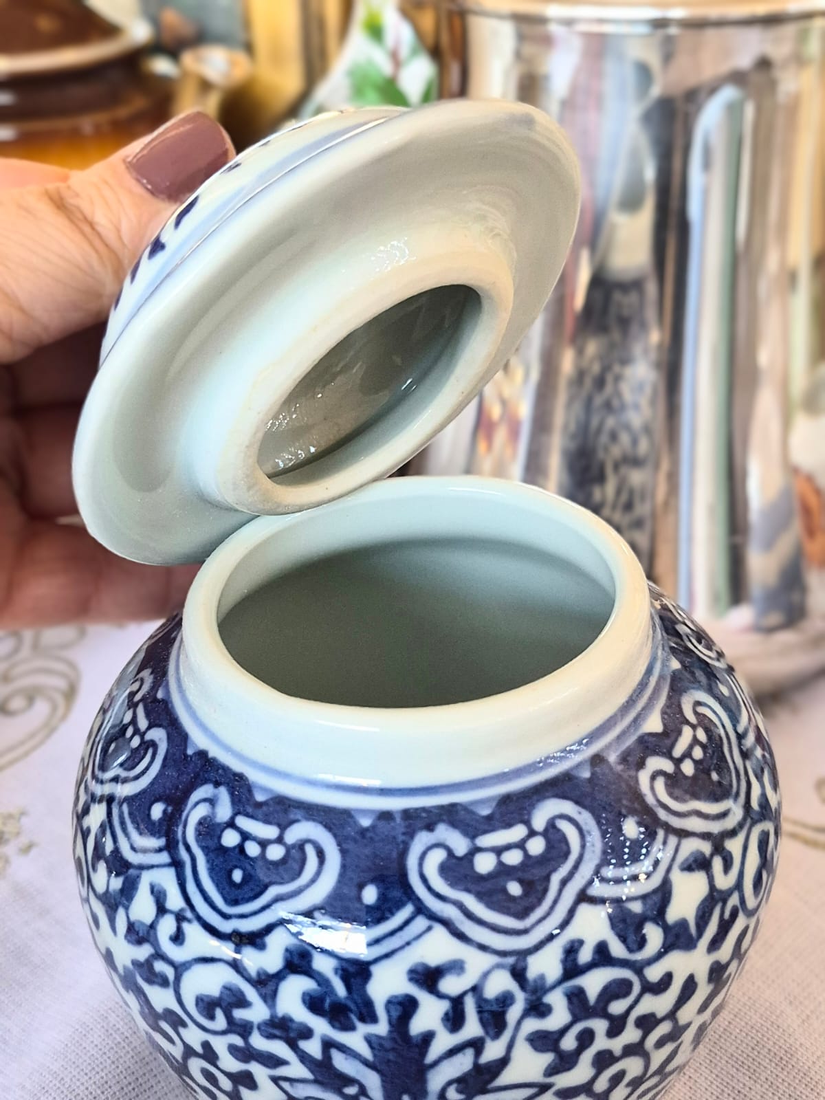Potiche em porcelana vintage azul e branca chinesa Jingdezhen. Padrão Flor de Lótus. Impecável.