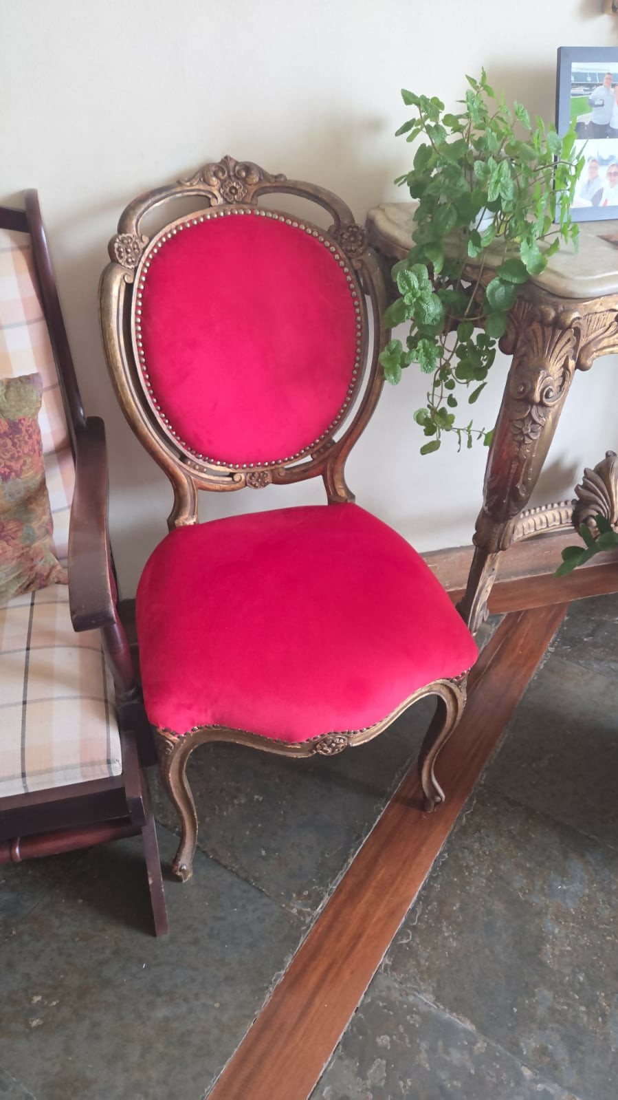 APARADOR COM ESPELHO LUIZ XV COM CADEIRAS