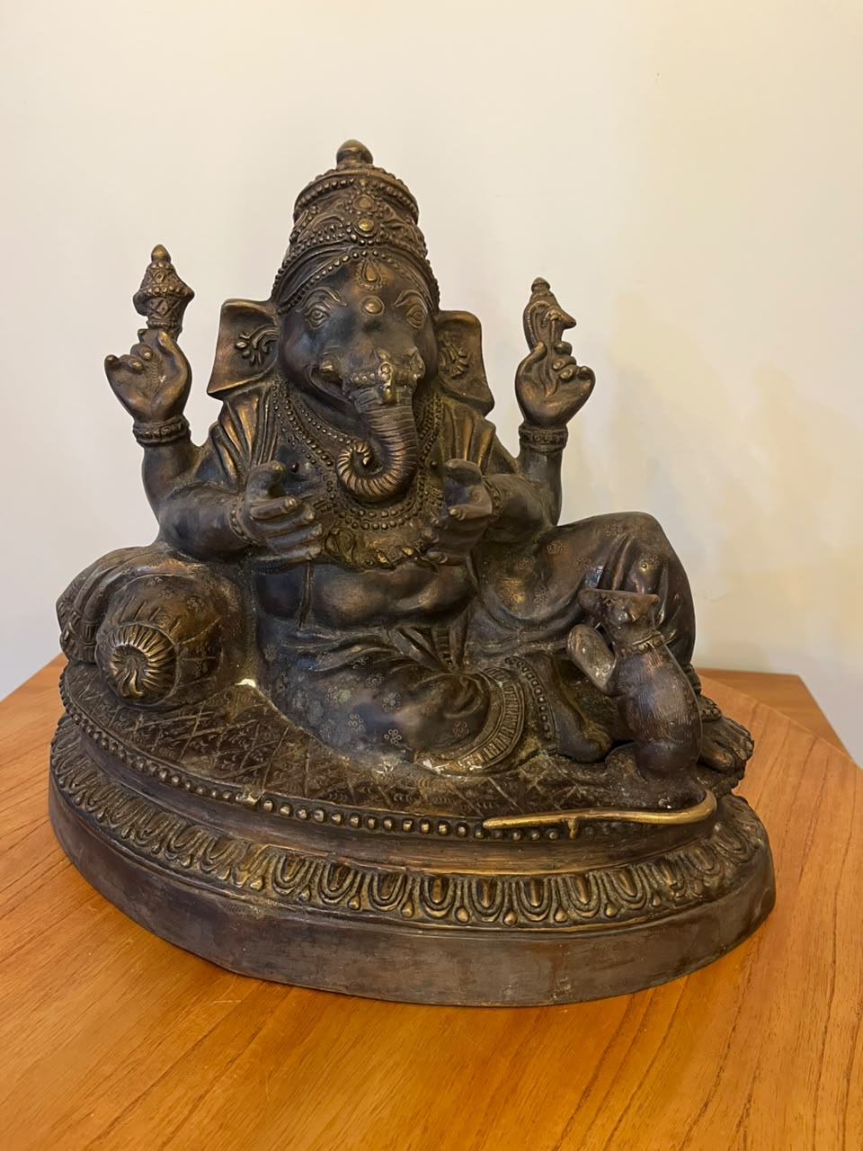 Escultura de Ganesha em ferro fundido – 30 × 30 cm