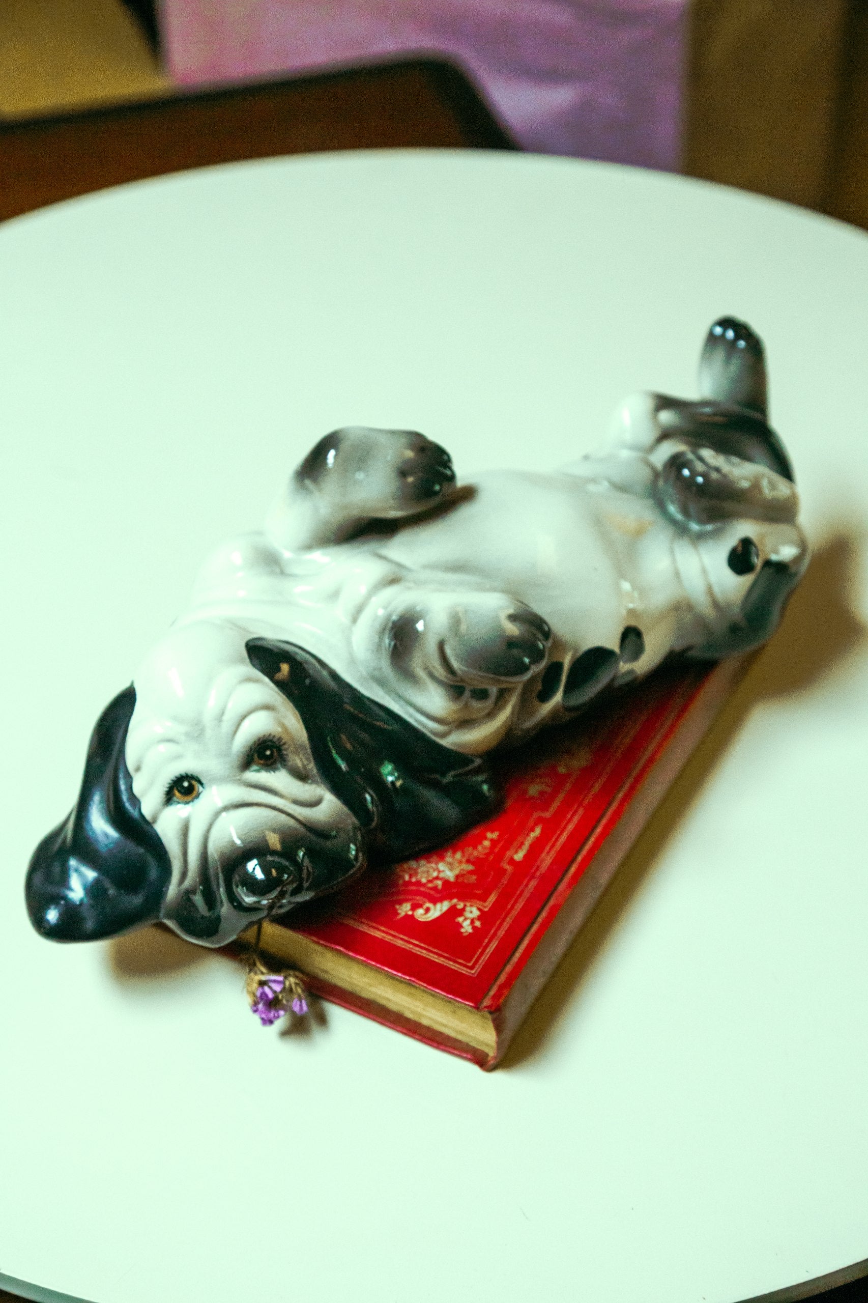 Escultura cachorro em cerâmica