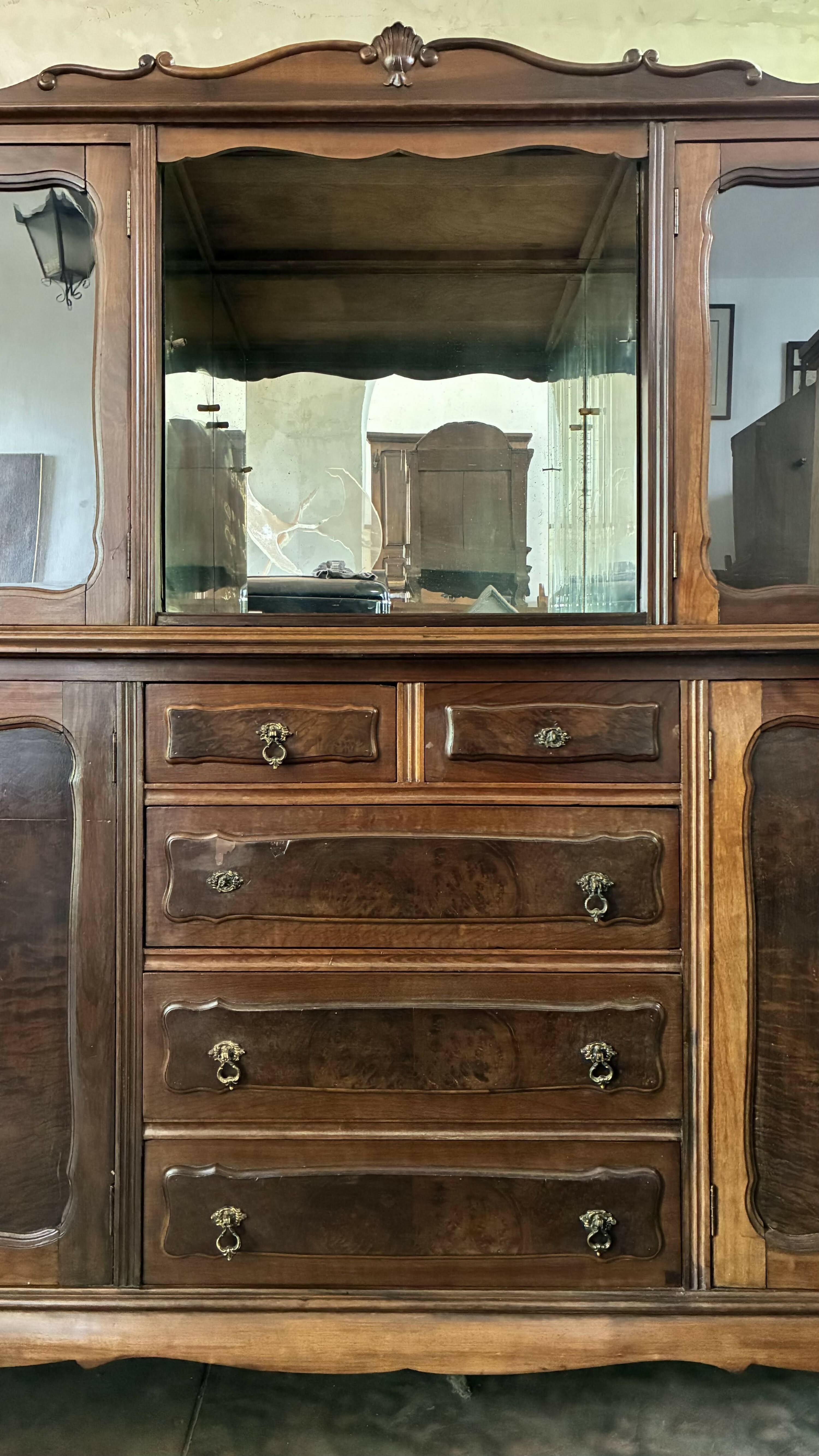 Cristaleira Buffet em Madeira