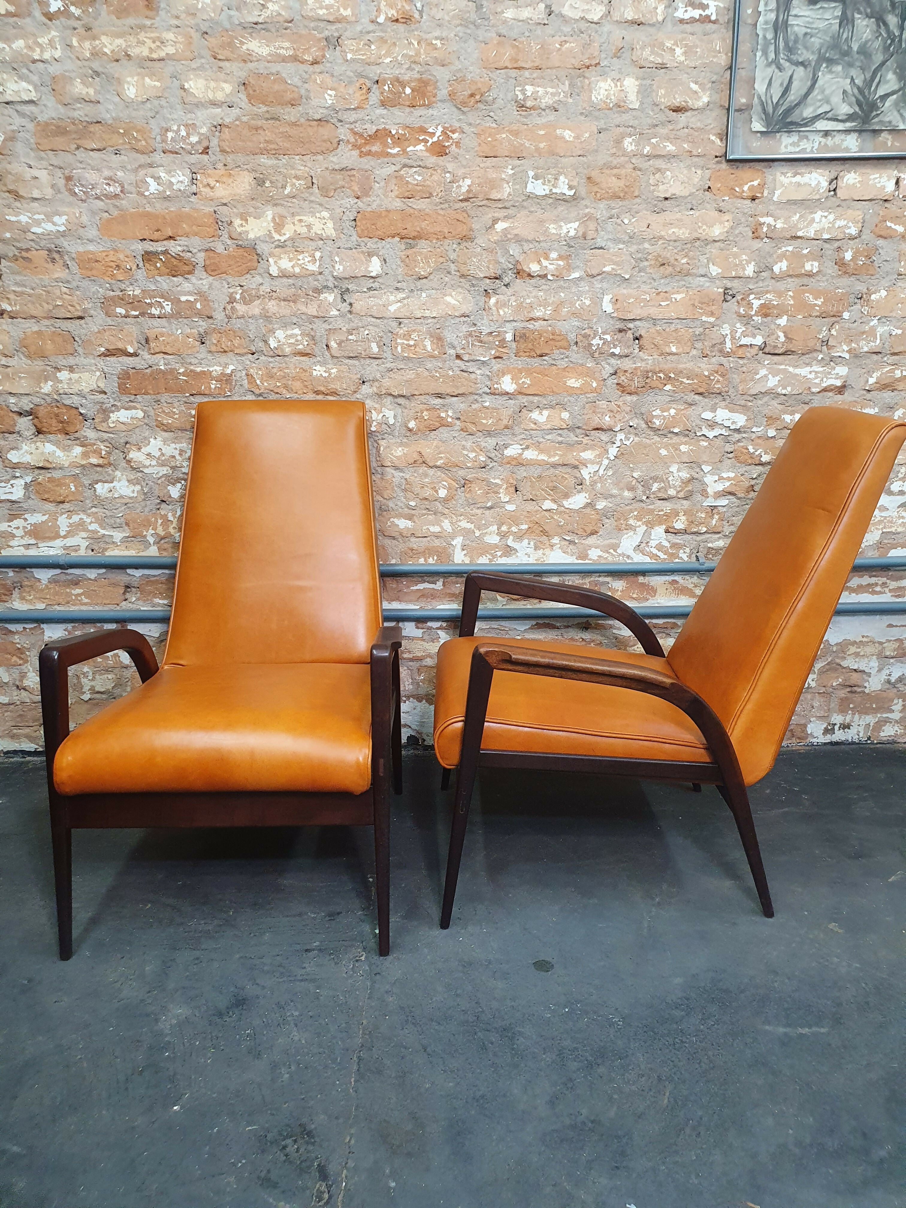 Belo par de poltronas anos 60