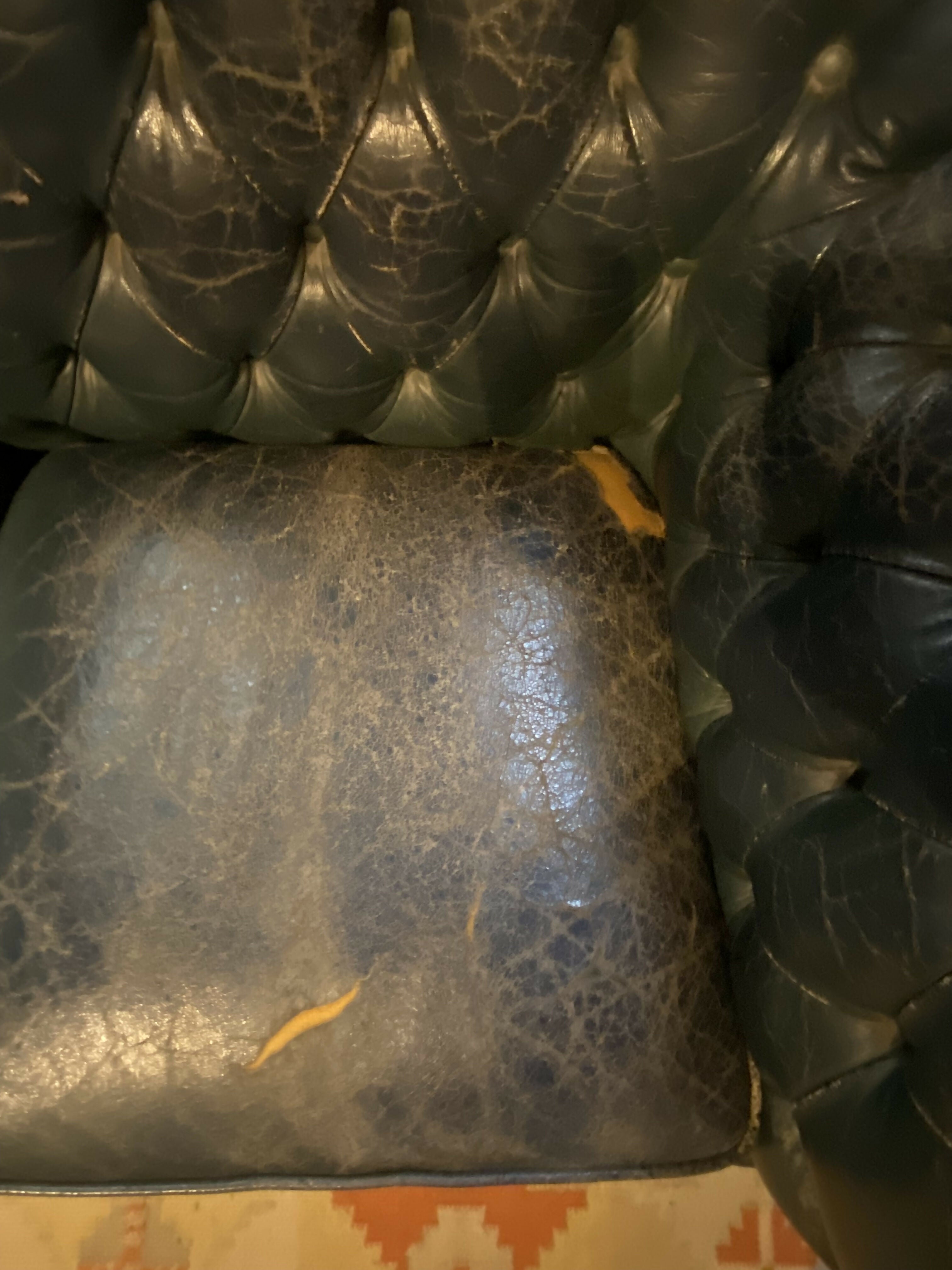 Sofá Chesterfield em couro original verde