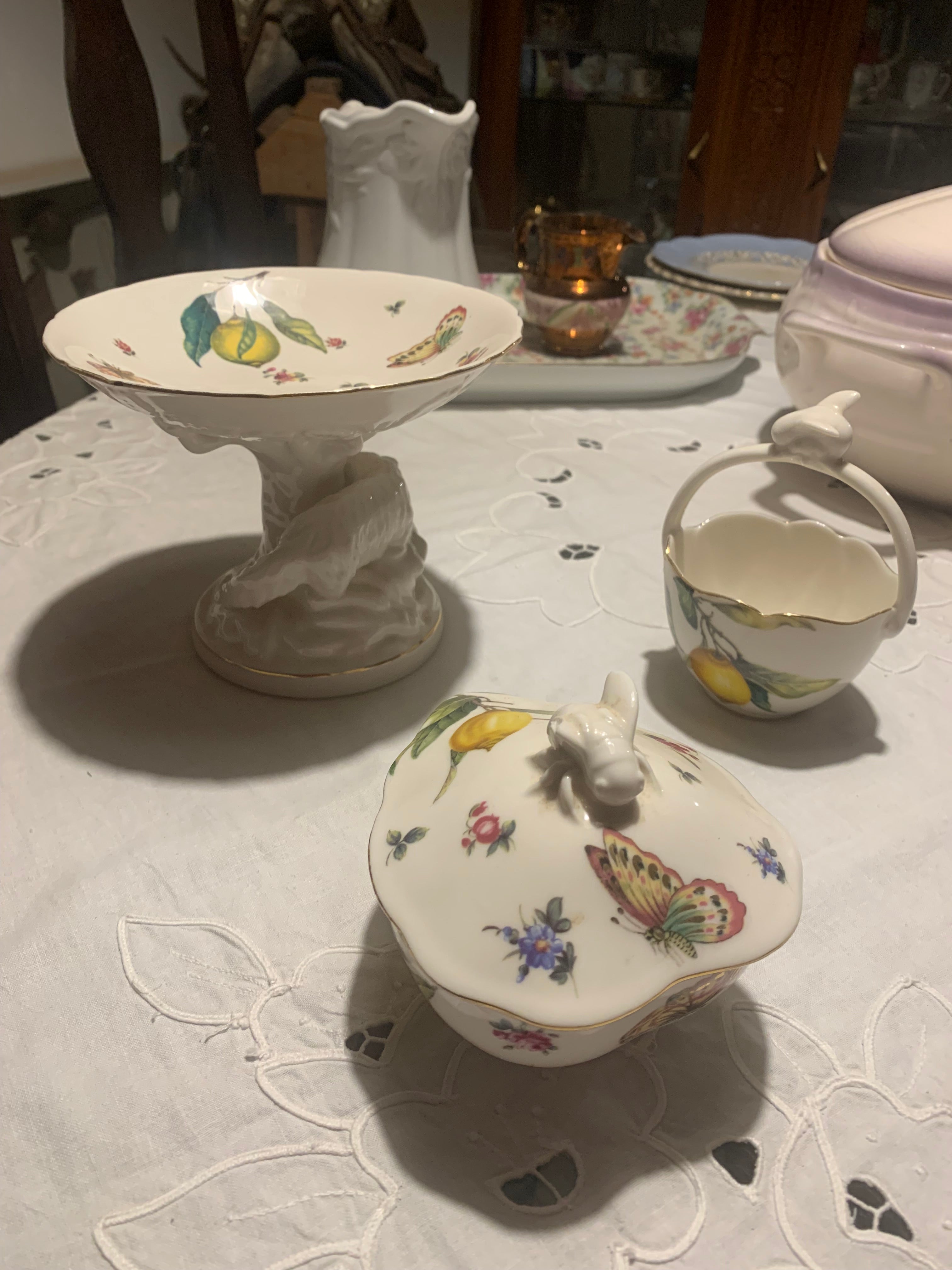 Jogo 3 peças em porcelana Tania Bulhões com limão e borboleta 