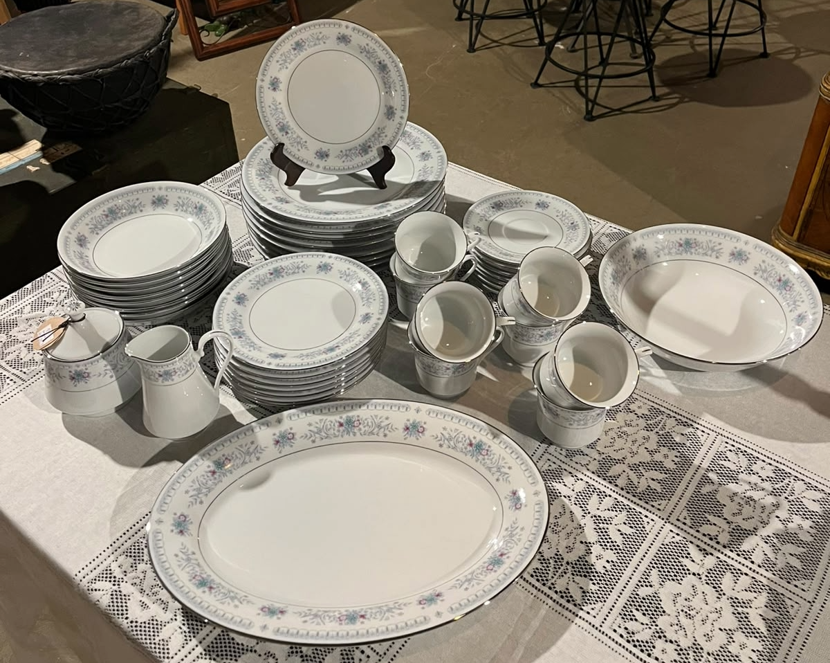 Aparelho de Jantar Crown Ming – Fine China | 44 peças