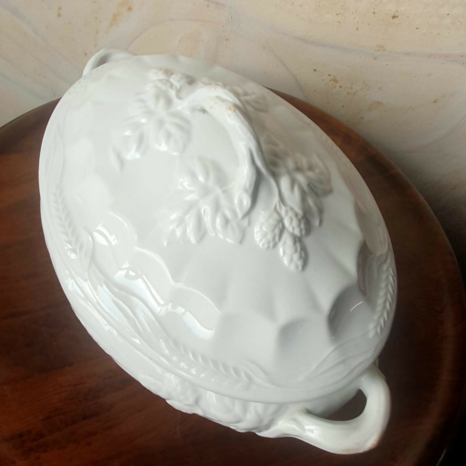 Sopeira em ironstone inglês J&G Meakin branca padrão Triguinho. Lindo enfeite!