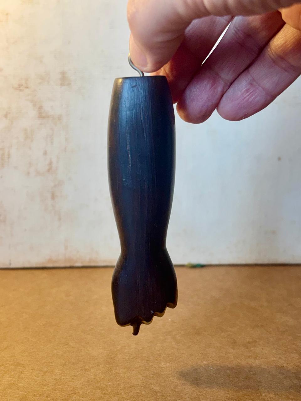 Figa em jacarandá-baiano esculpida à mão (DMCPS_615)