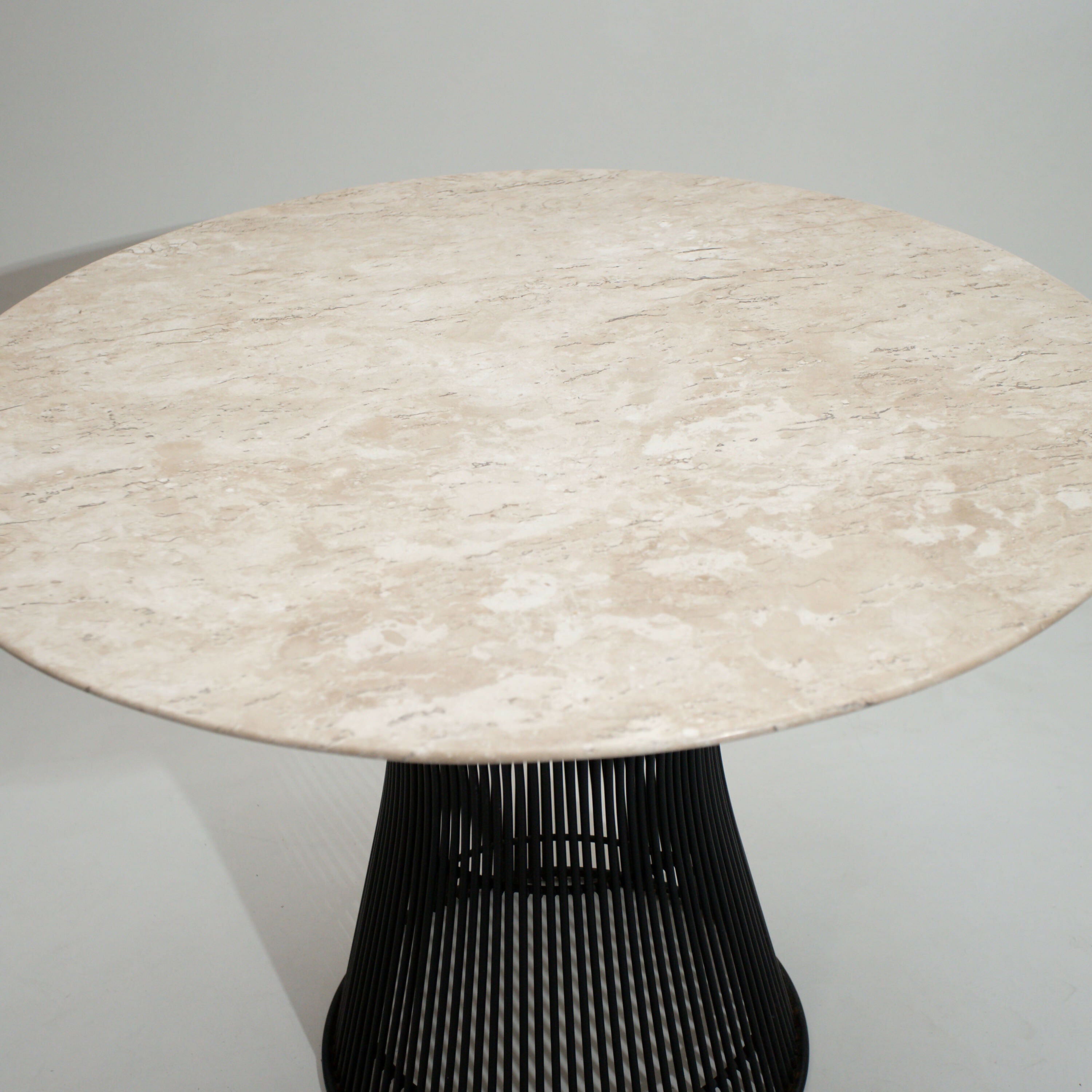 Mesa Warren Platner em metal e mármore
