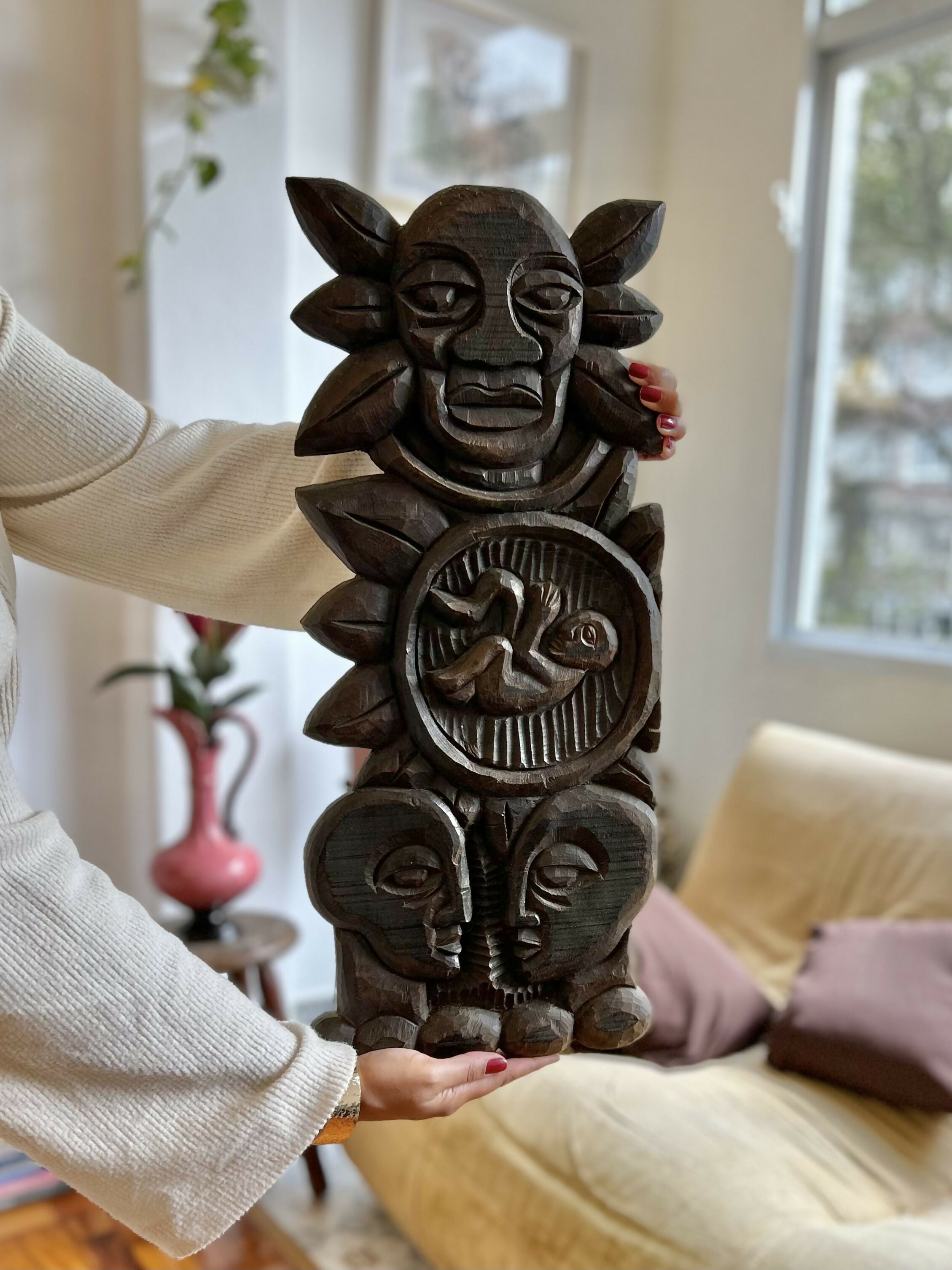 Peça decorativa africana entalhada em madeira ano: 1972