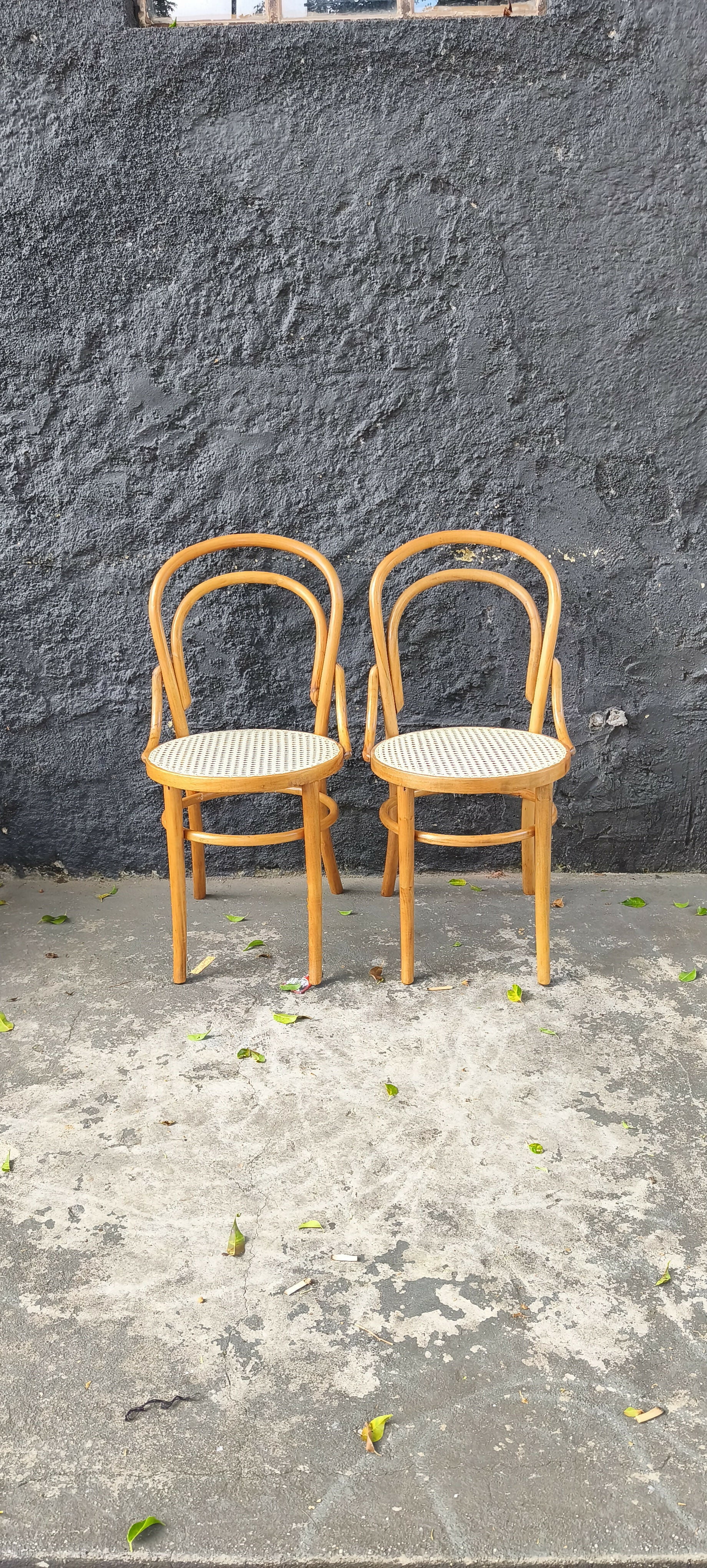 Par de Cadeiras Thonart modelo Thonet em palhinha