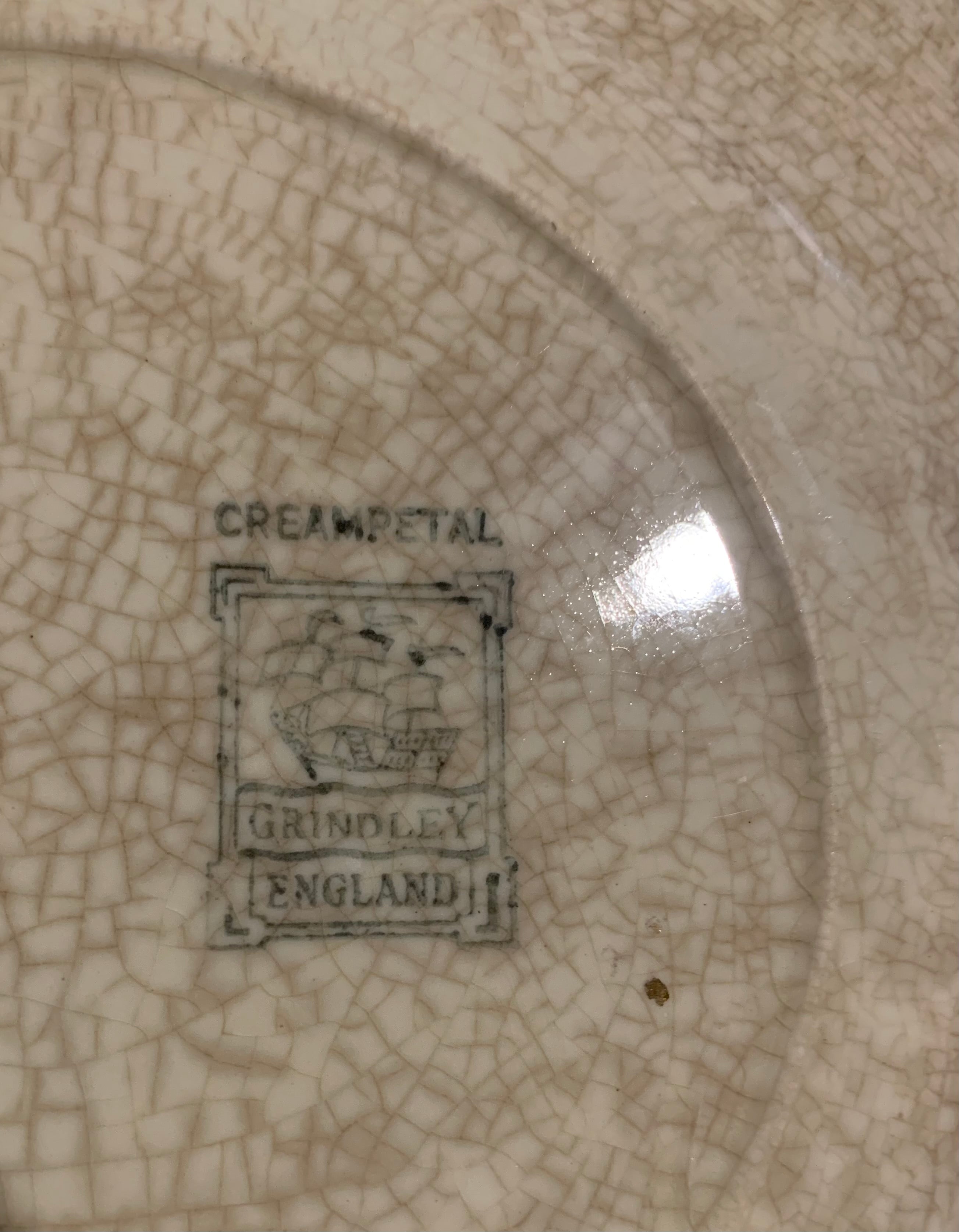 Antigo e delicadamente lindo prato para coleção em faiança Grindley Cream Petal Inglesa