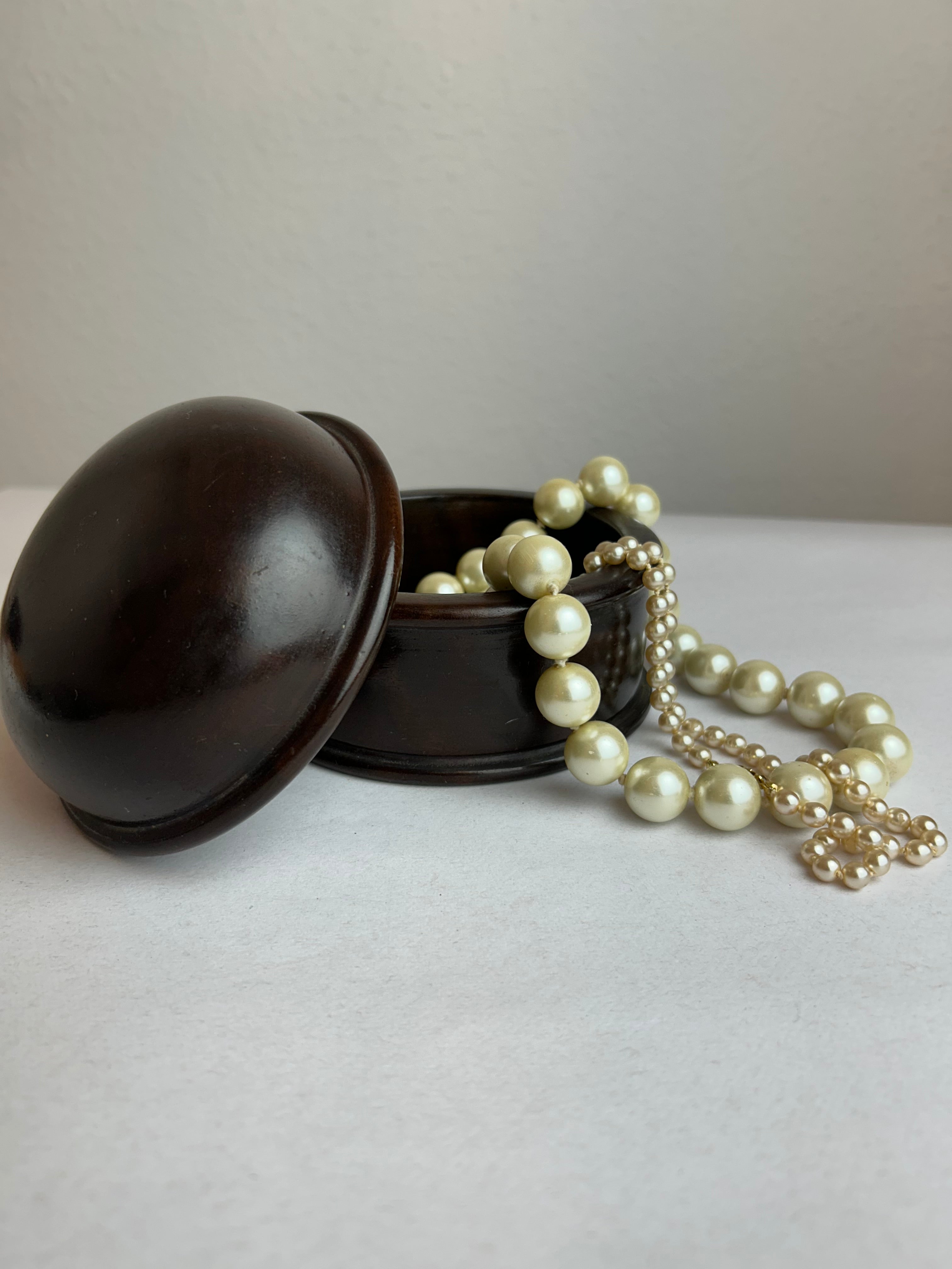 Pote de Toucador de Imbuia Vintage em Madeira Nobre Maciça