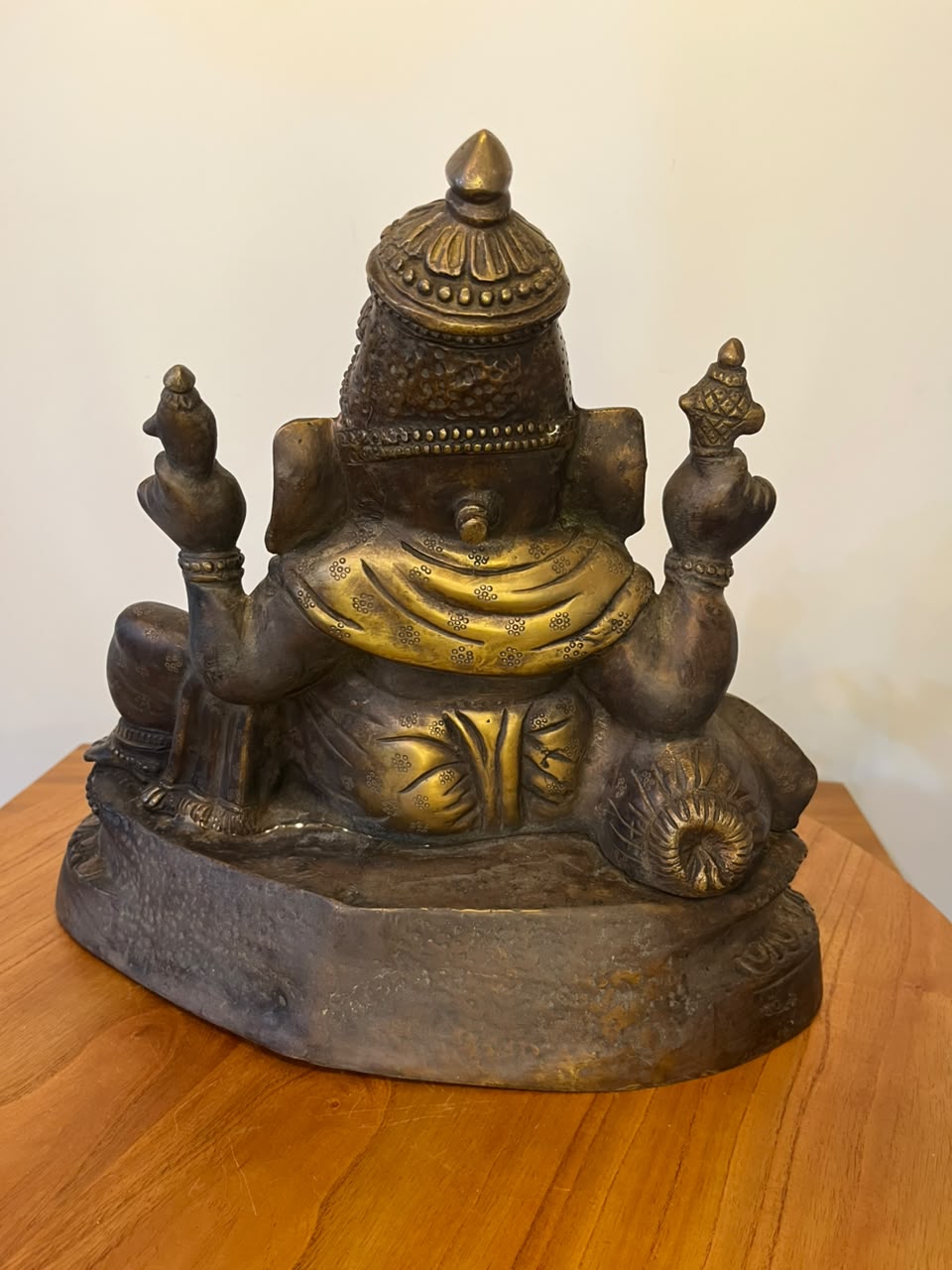 Escultura de Ganesha em ferro fundido – 30 × 30 cm