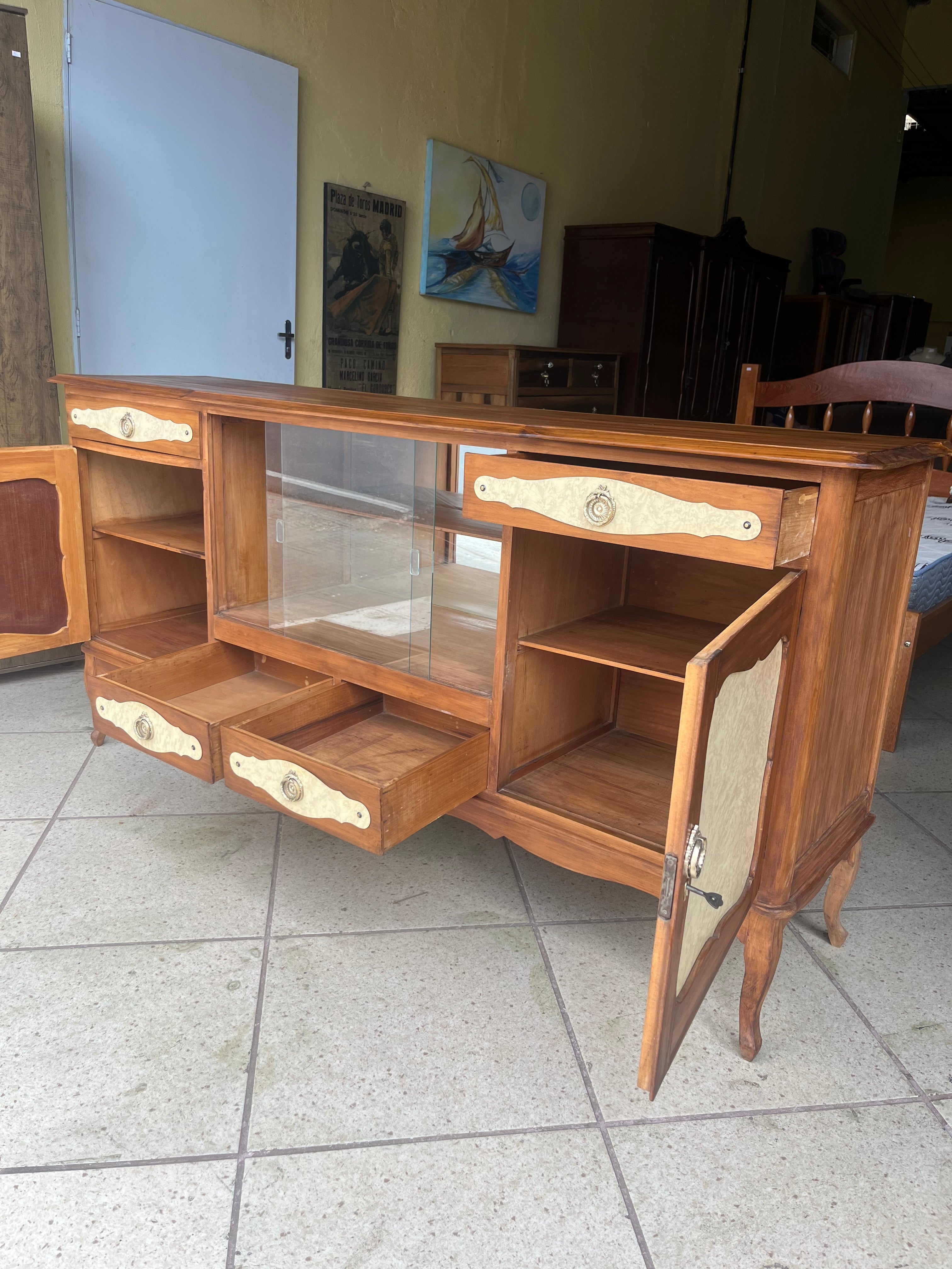 LINDO BUFFET ANTIGO EM MADEIRA E FÓRMICA ANTIGO