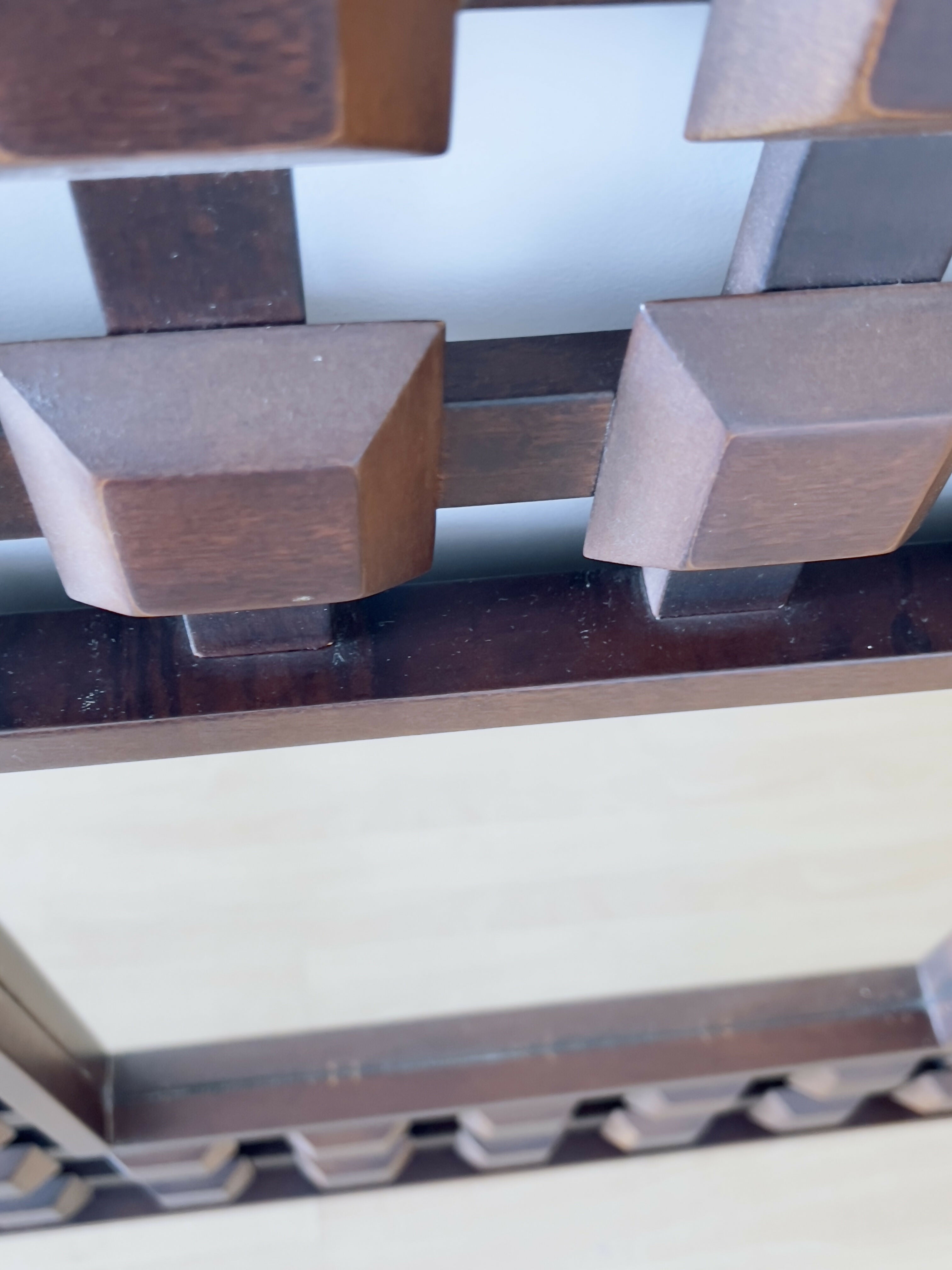 Espelho em madeira mogno lindíssimo 1m X 1m