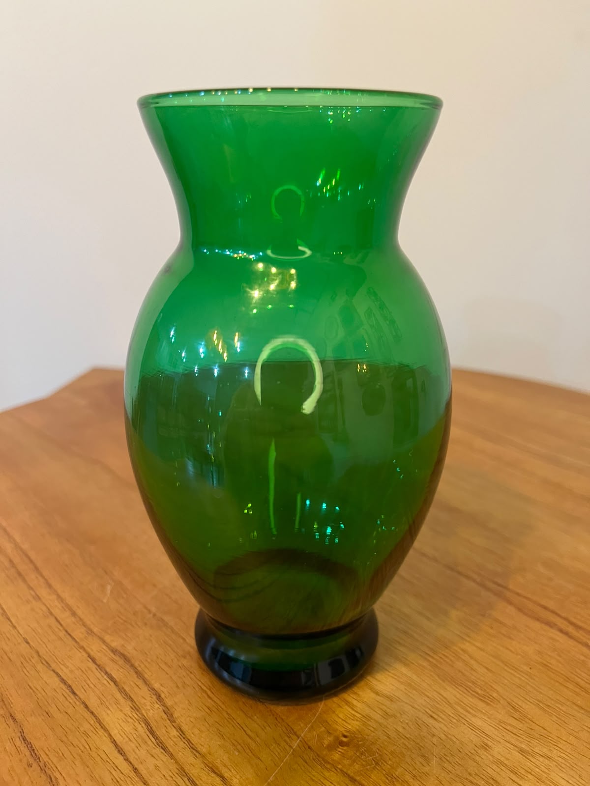 Vaso decorativo em vidro verde esmeralda – 16,5 cm