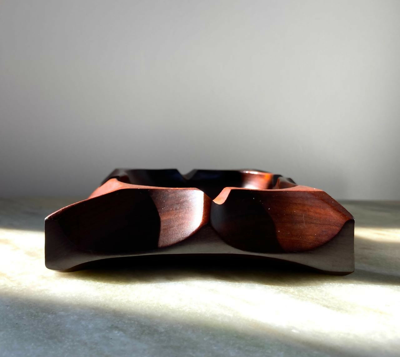 Cinzeiro escultórico em madeira (DMCPS_076)