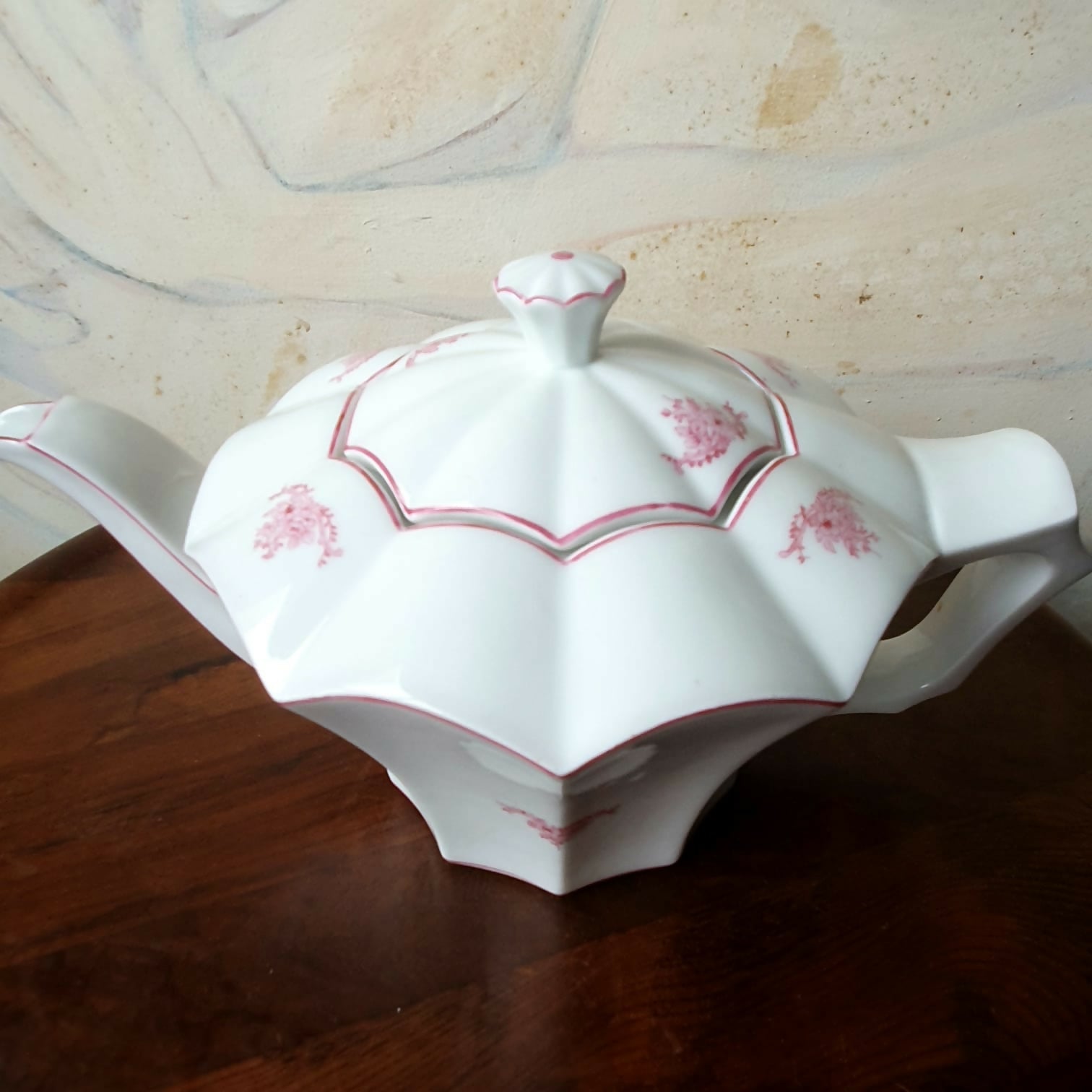 Raro conjunto de serviço de café e chá em porcelana portuguesa de Coimbra.