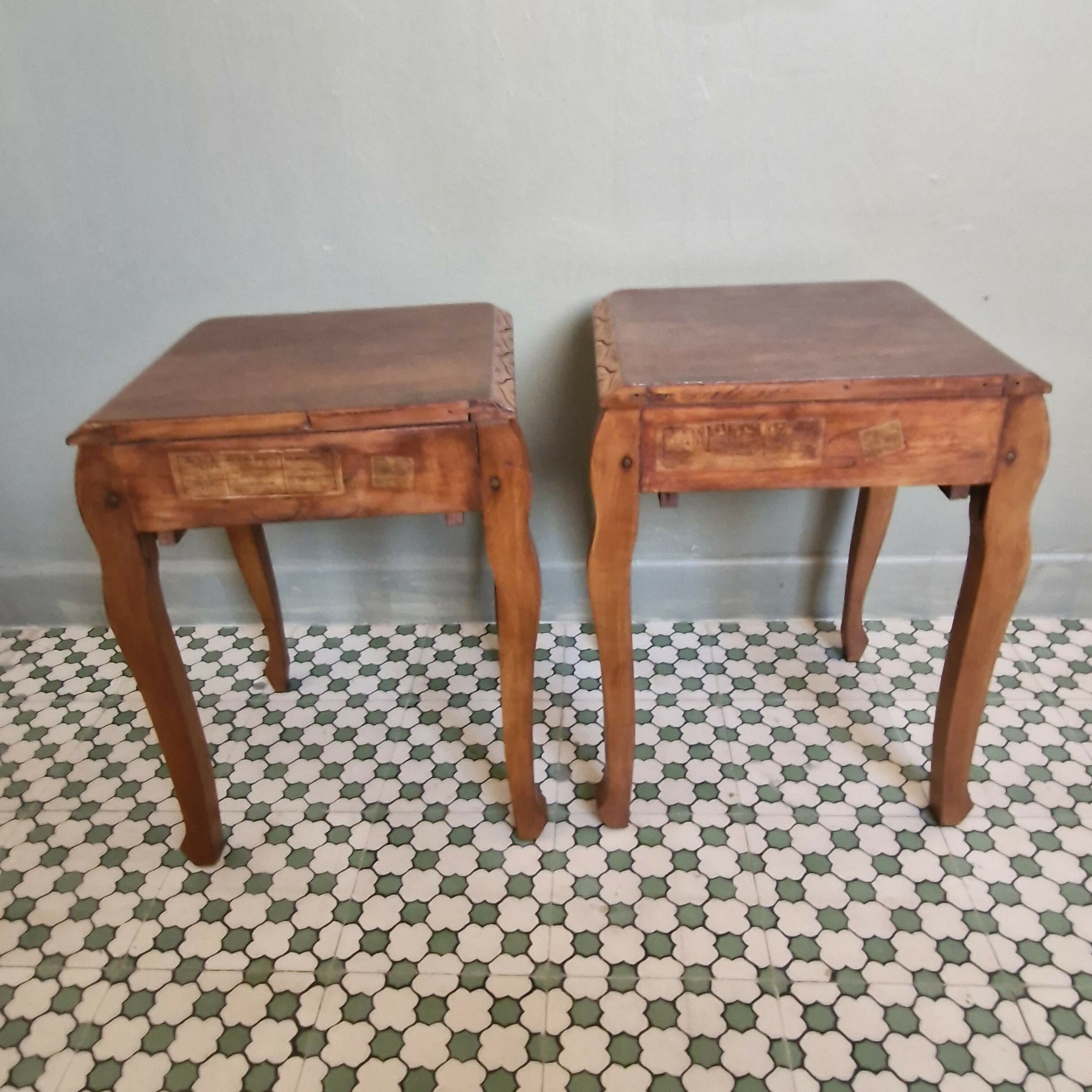 Par de Mesas de Cabeceira
