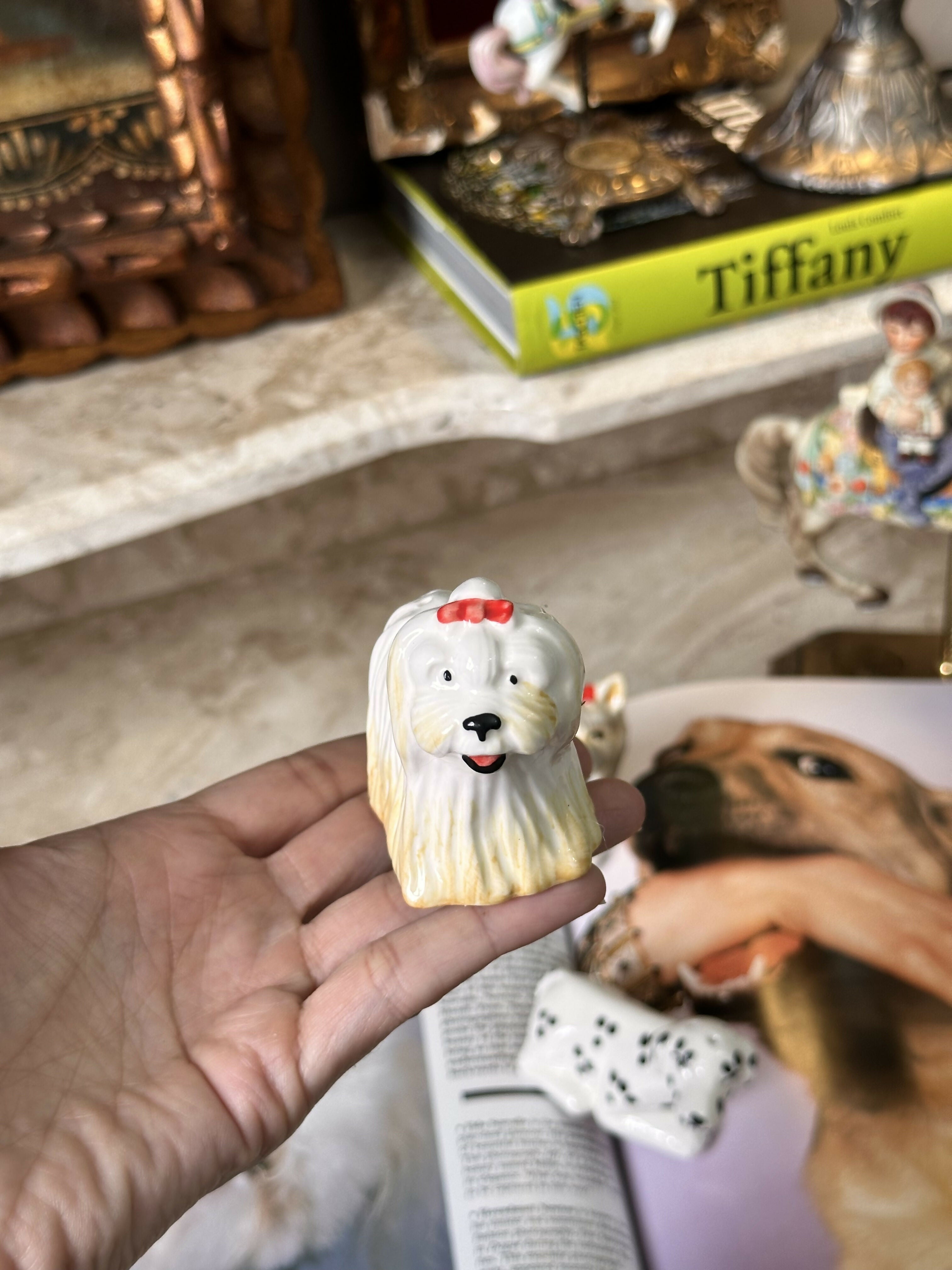saleiros e pimenteiros de cães em porcelana vintage , que literalmente mais parecem bibelôs ! Valor unitário - de cada peça