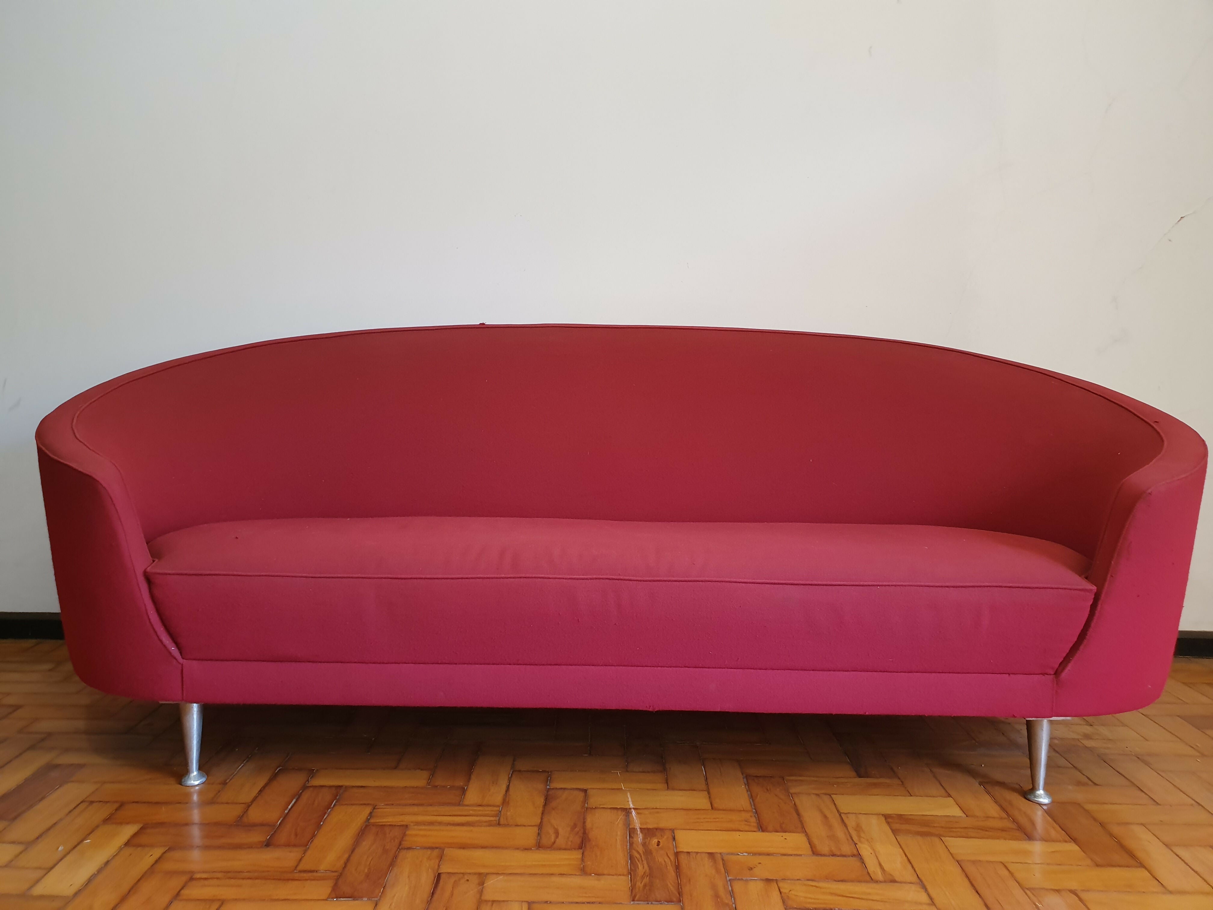 Sofa Italiano Parisi design em tecido vermelho 