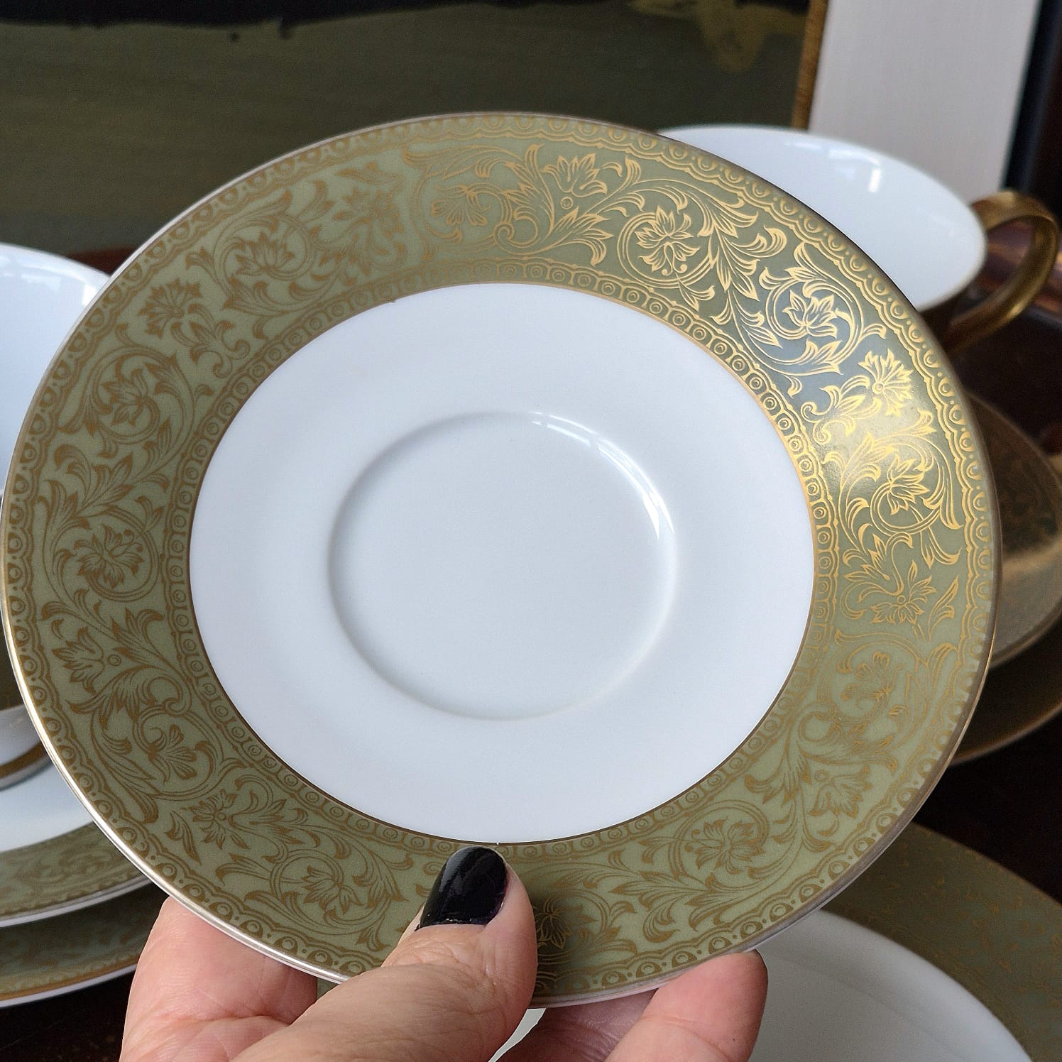 Trio de chá  em porcelana fina vintage japonesa Sango, modelo Versailles.  Impecável e chique. Douração à ouro intacta. 2 trios disponíveis
