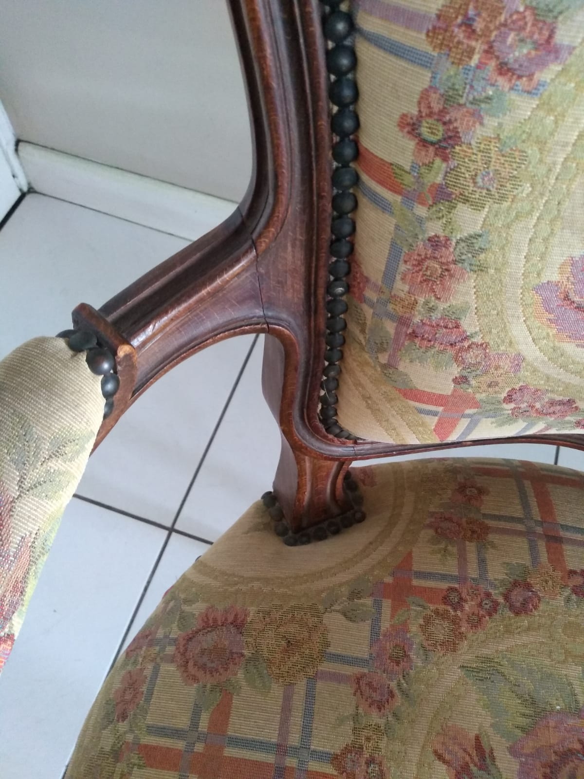 Par de poltronas Luis XV (mesa à parte)