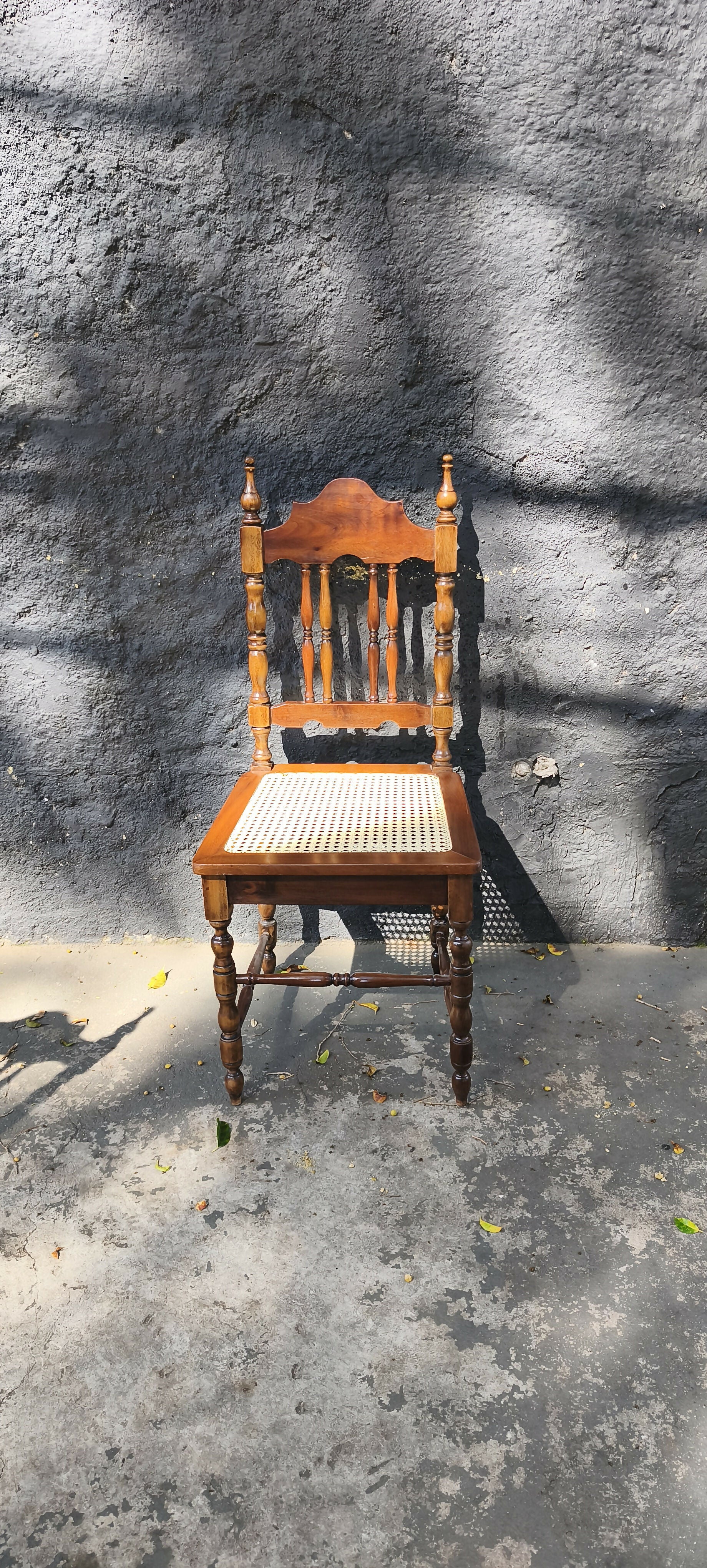 Jogo de cadeiras coloniais com palhinha