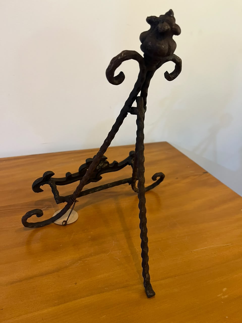 Suporte de mesa ornamental em ferro — 27 cm